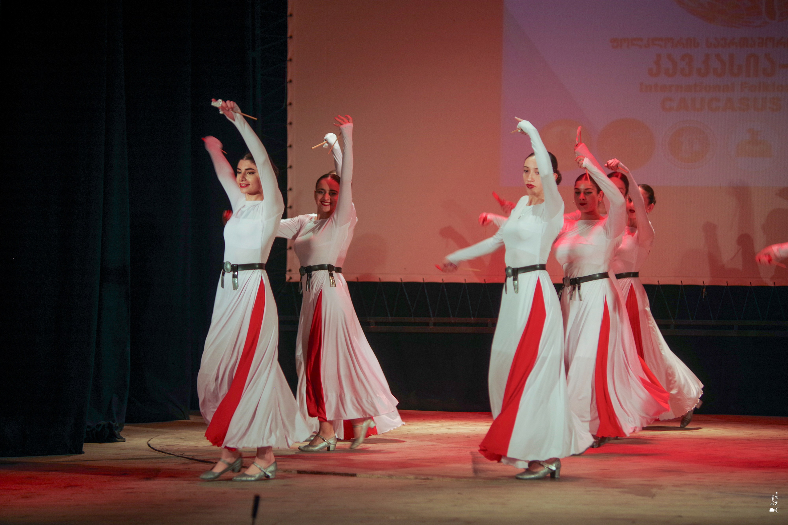 Танцы в прекрасном Они. Портретный фотограф Денис Милютин