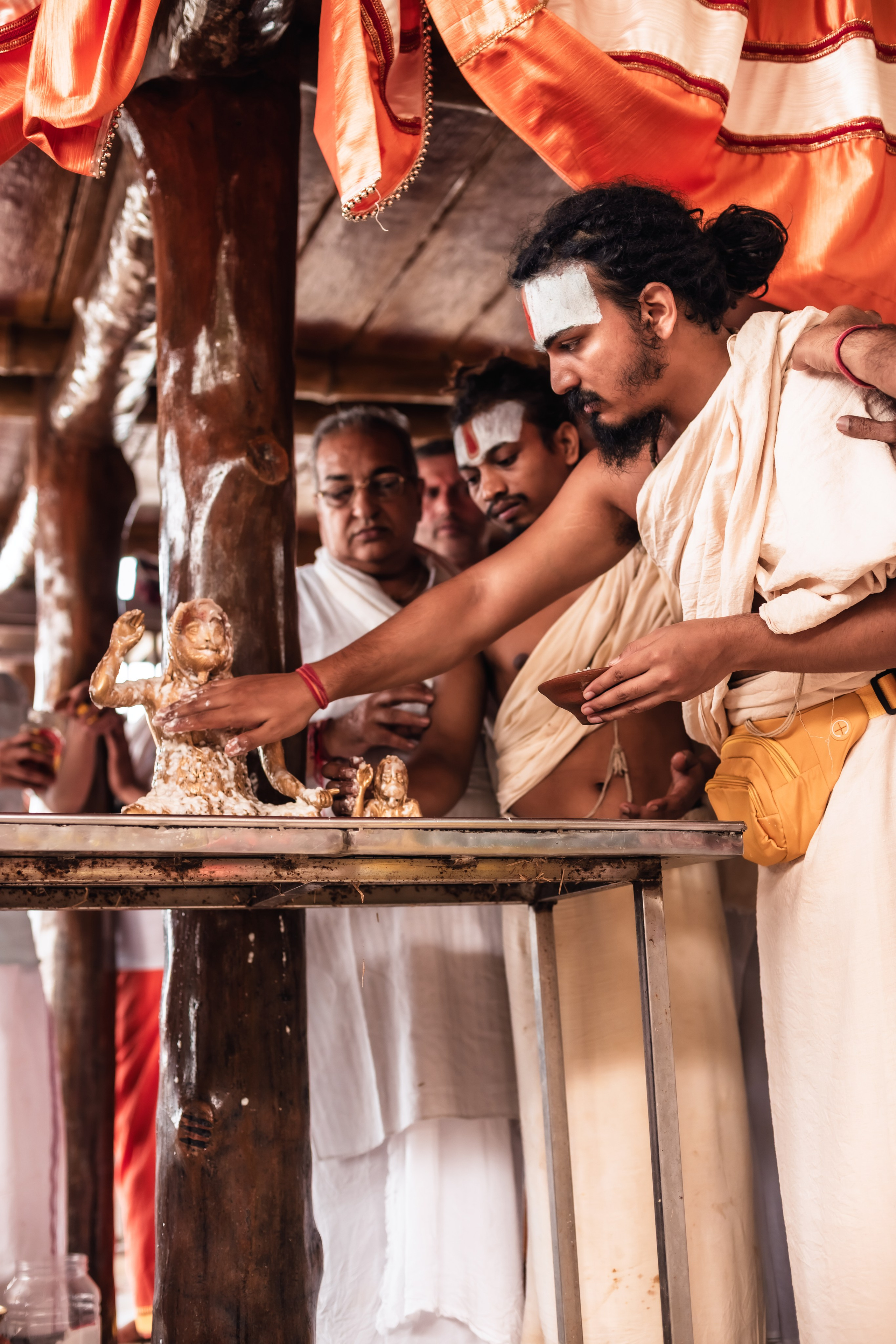 Abhisheka Devraha Baba on Sri Devdas ji maharaj bd. Mariam Bagdasaryan