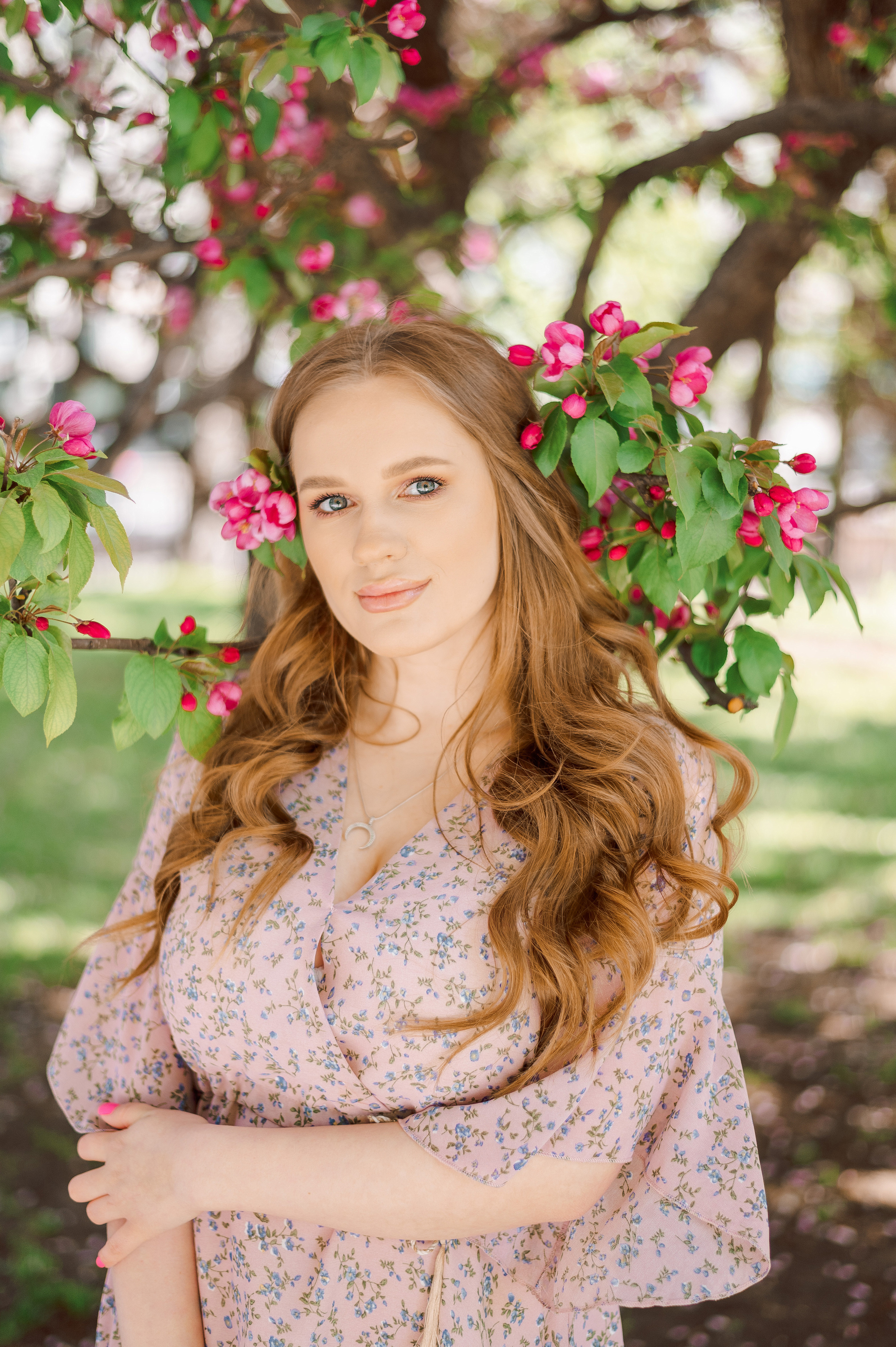 Фотосессия в розовой яблоне для Саши. Фотограф в Москве и Московской области Таня Яблочкина