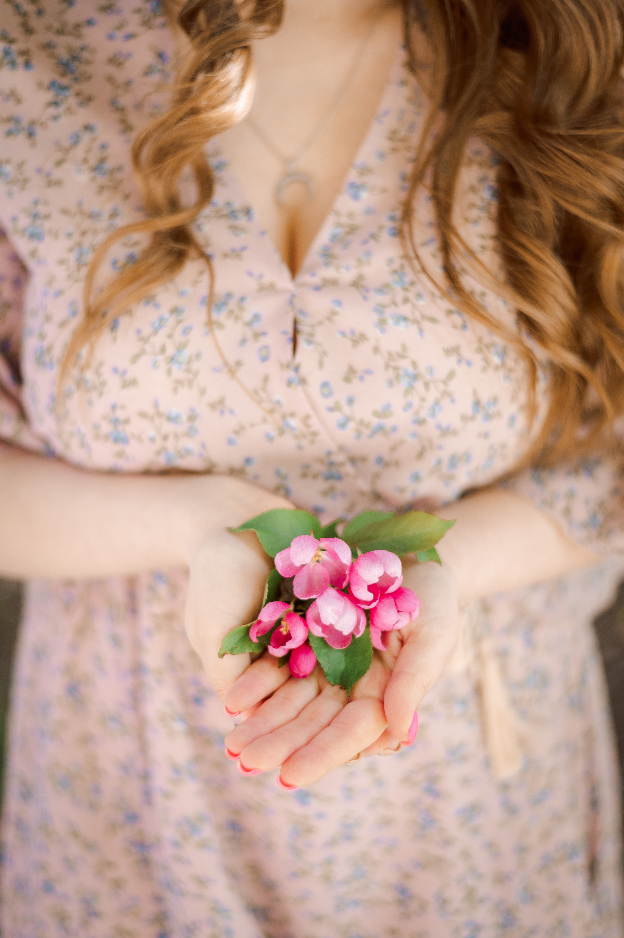 Фотосессия в розовой яблоне для Саши. Фотограф в Москве и Московской области Таня Яблочкина