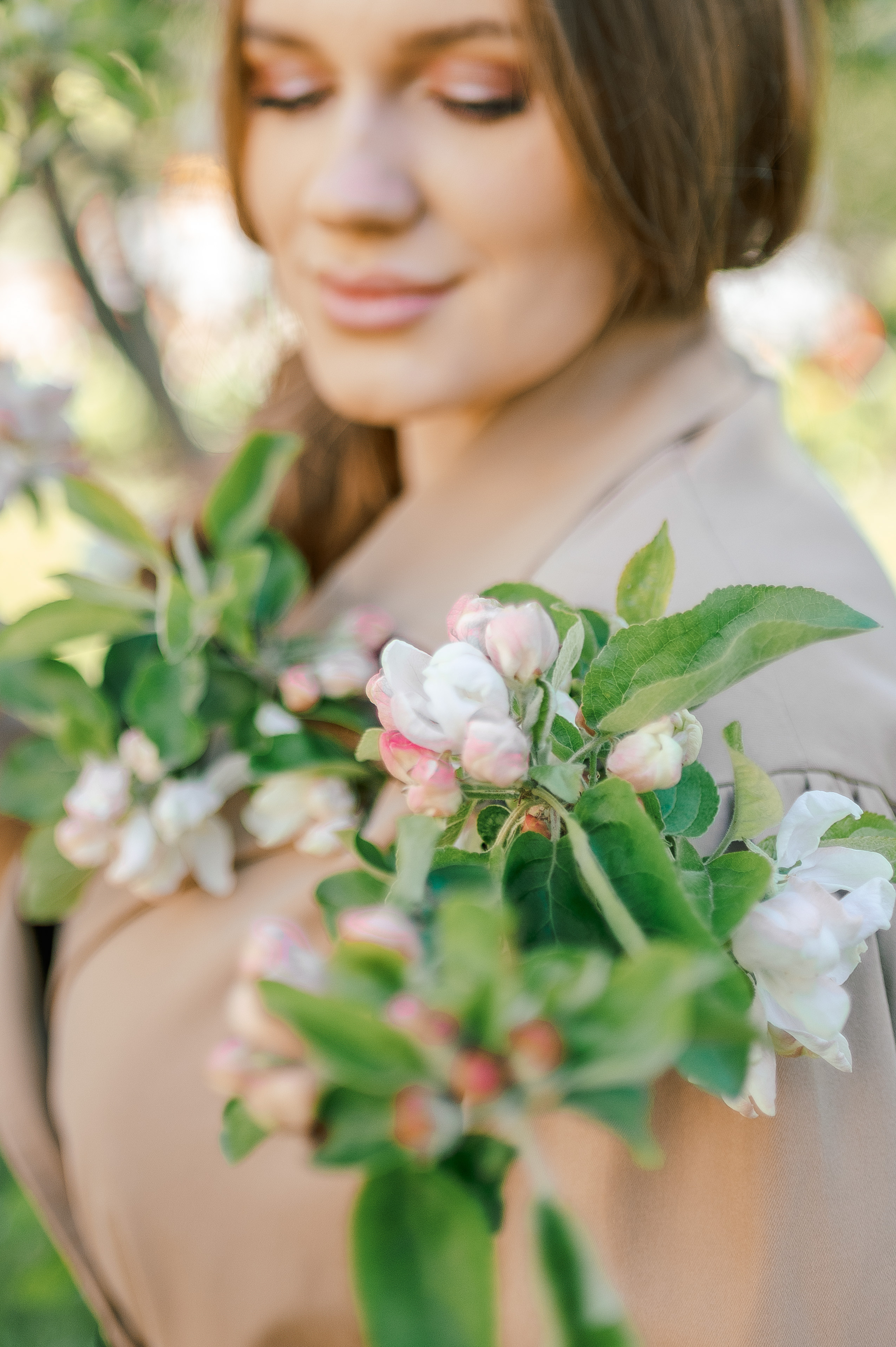 Фотосессия в розовой яблоне для Саши. Фотограф в Москве и Московской области Таня Яблочкина
