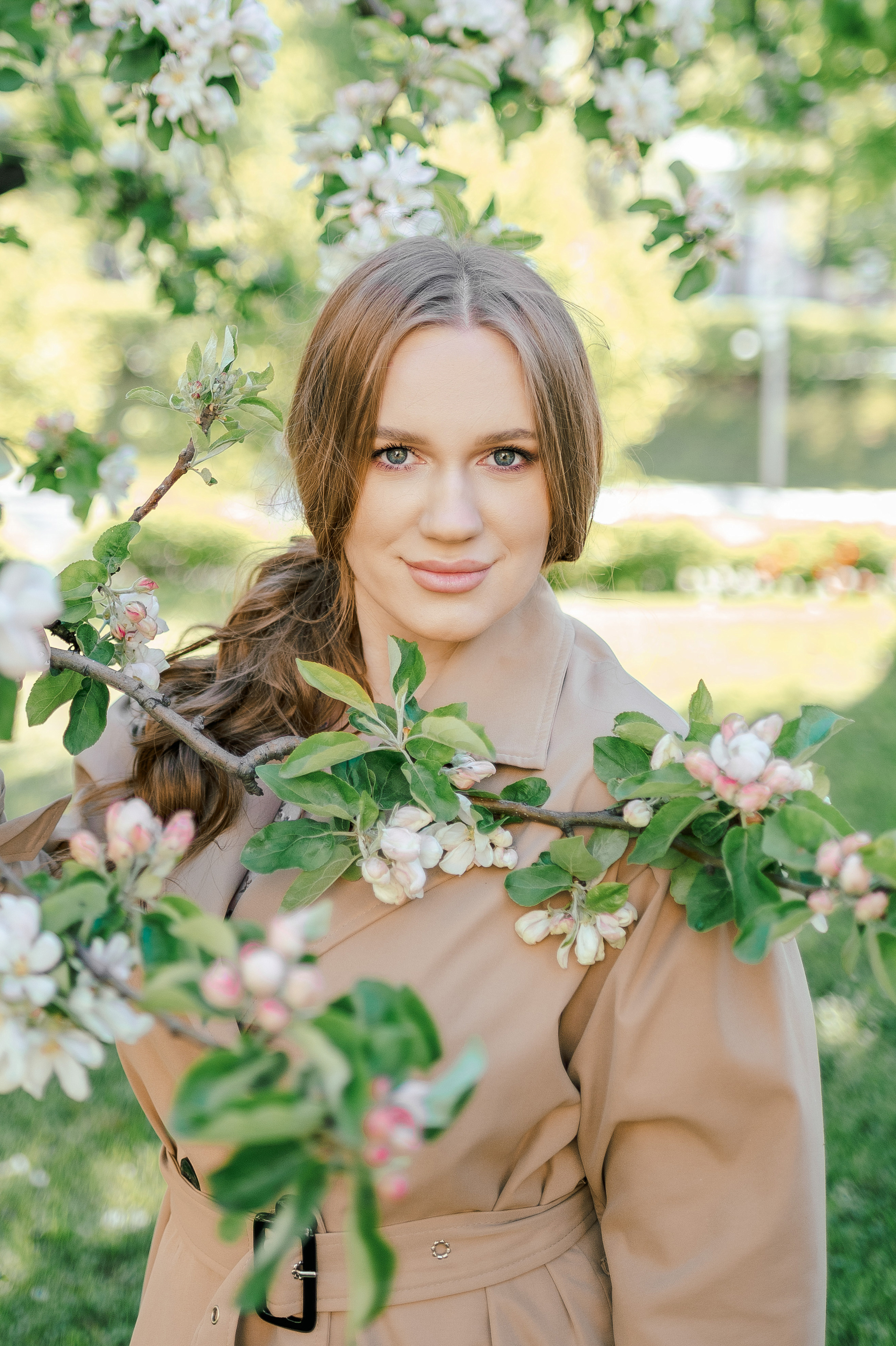 Фотосессия в розовой яблоне для Саши. Фотограф в Москве и Московской области Таня Яблочкина