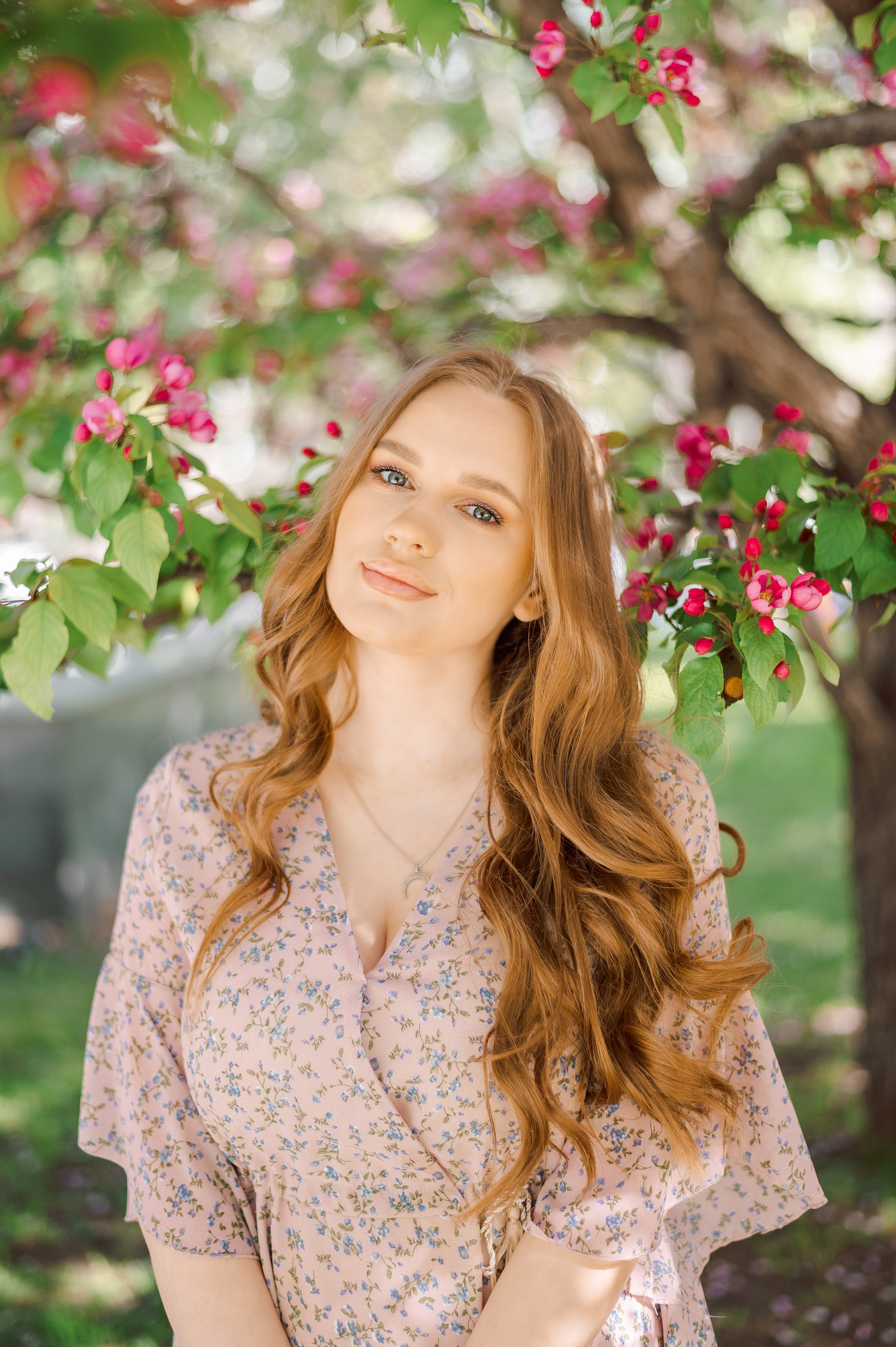 Фотосессия в розовой яблоне для Саши. Фотограф в Москве и Московской области Таня Яблочкина