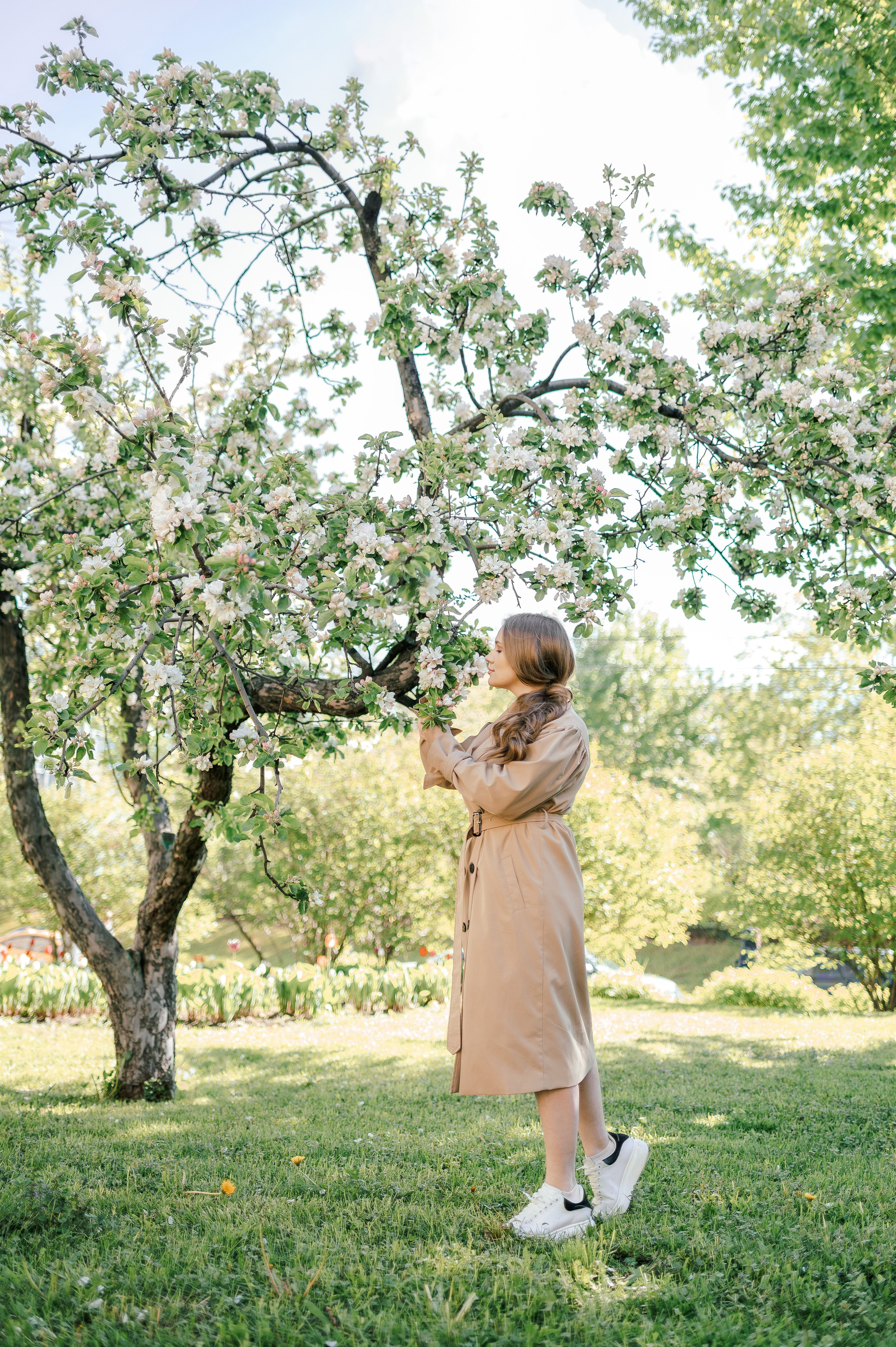 Фотосессия в розовой яблоне для Саши. Фотограф в Москве и Московской области Таня Яблочкина
