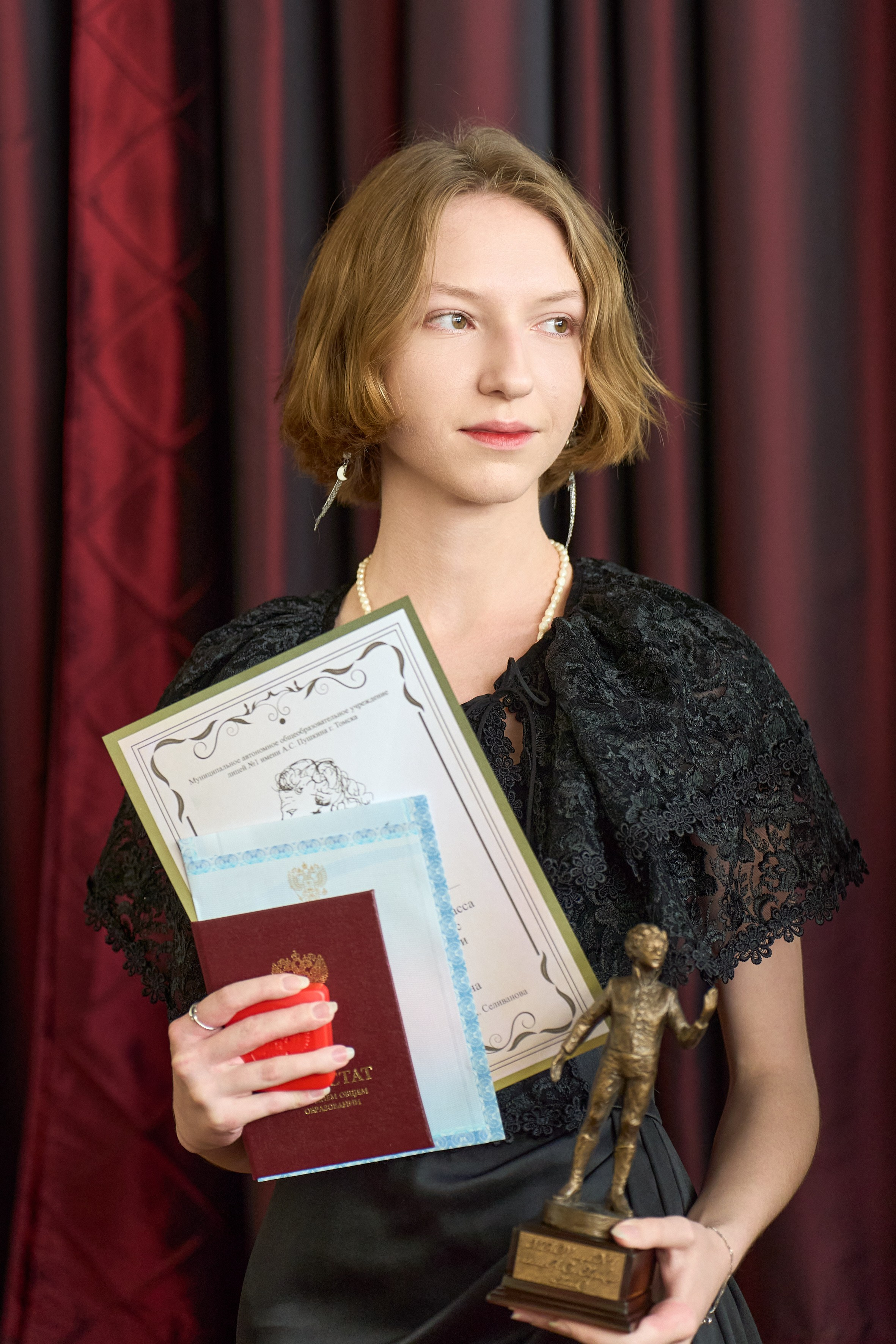 Вручение аттестатов 11 класс. Репортажный и портретный фотограф в Томске Ларионов Артём