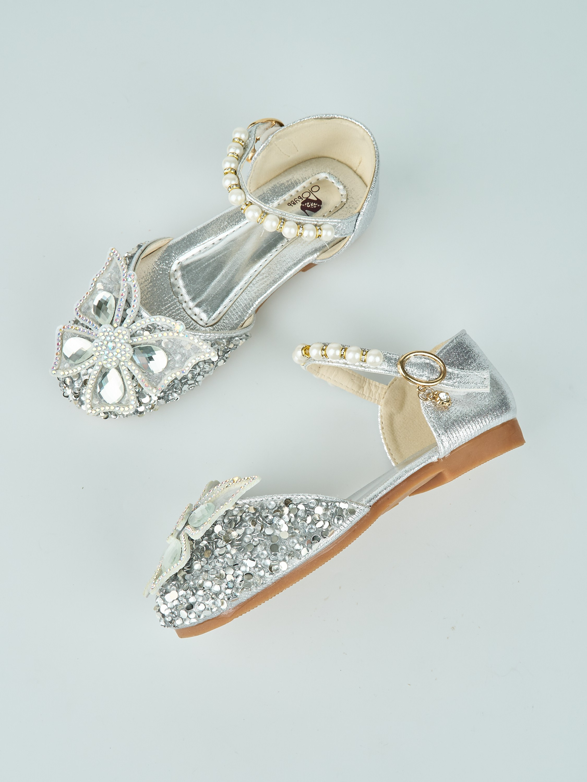 Каталожная фотосъёмка детских туфель для Wildberries