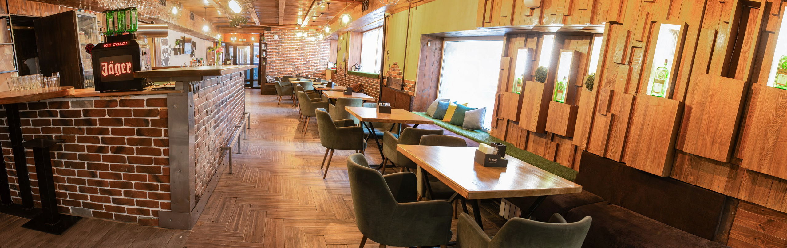 Бар Енот Романово 28. Фотограф Александр Поздняков  Новосибирск