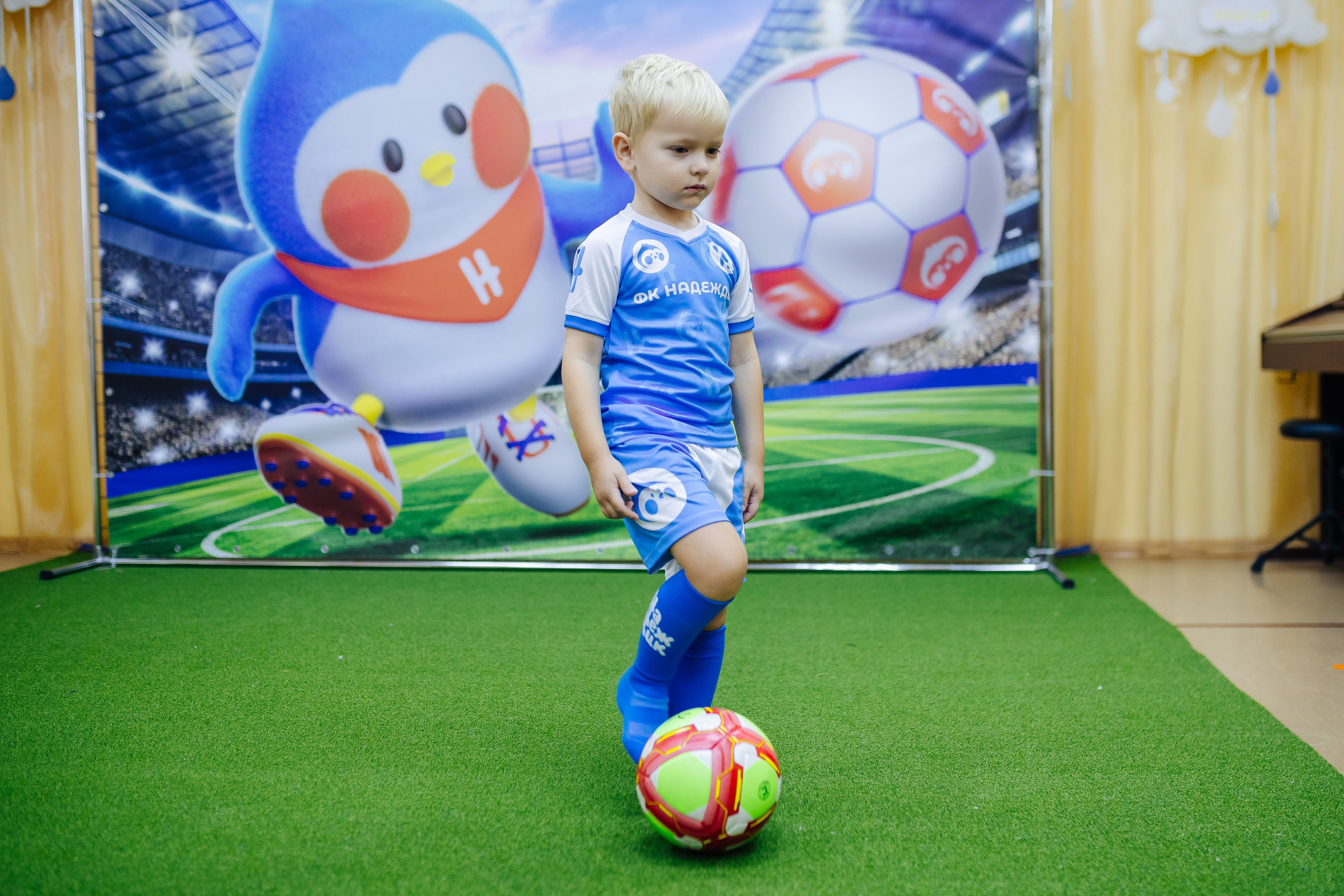 Фотосессия с кубком в детских садах г. Магнитогорска. Денис Прохоров Фотограф в г. Магнитогорск