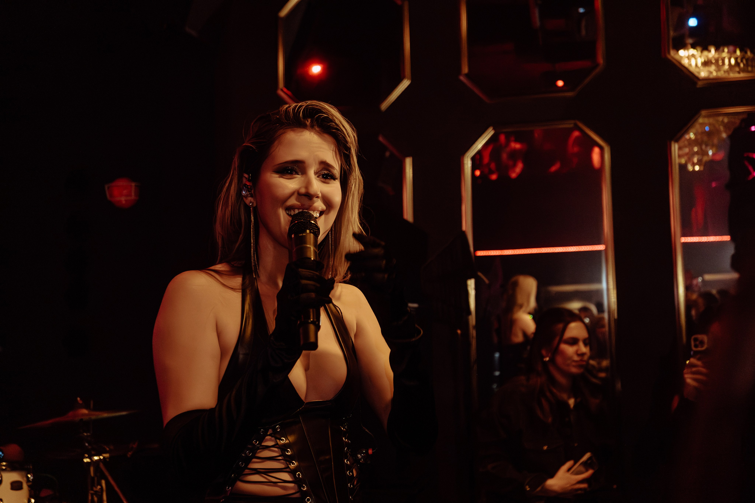 Репортжа с презинтации нового альбома певицы Elvira T — Ядовитая. Неразбитая. Никита Скрипник — ТЕАТР В СТИЛЕ ФЭШН