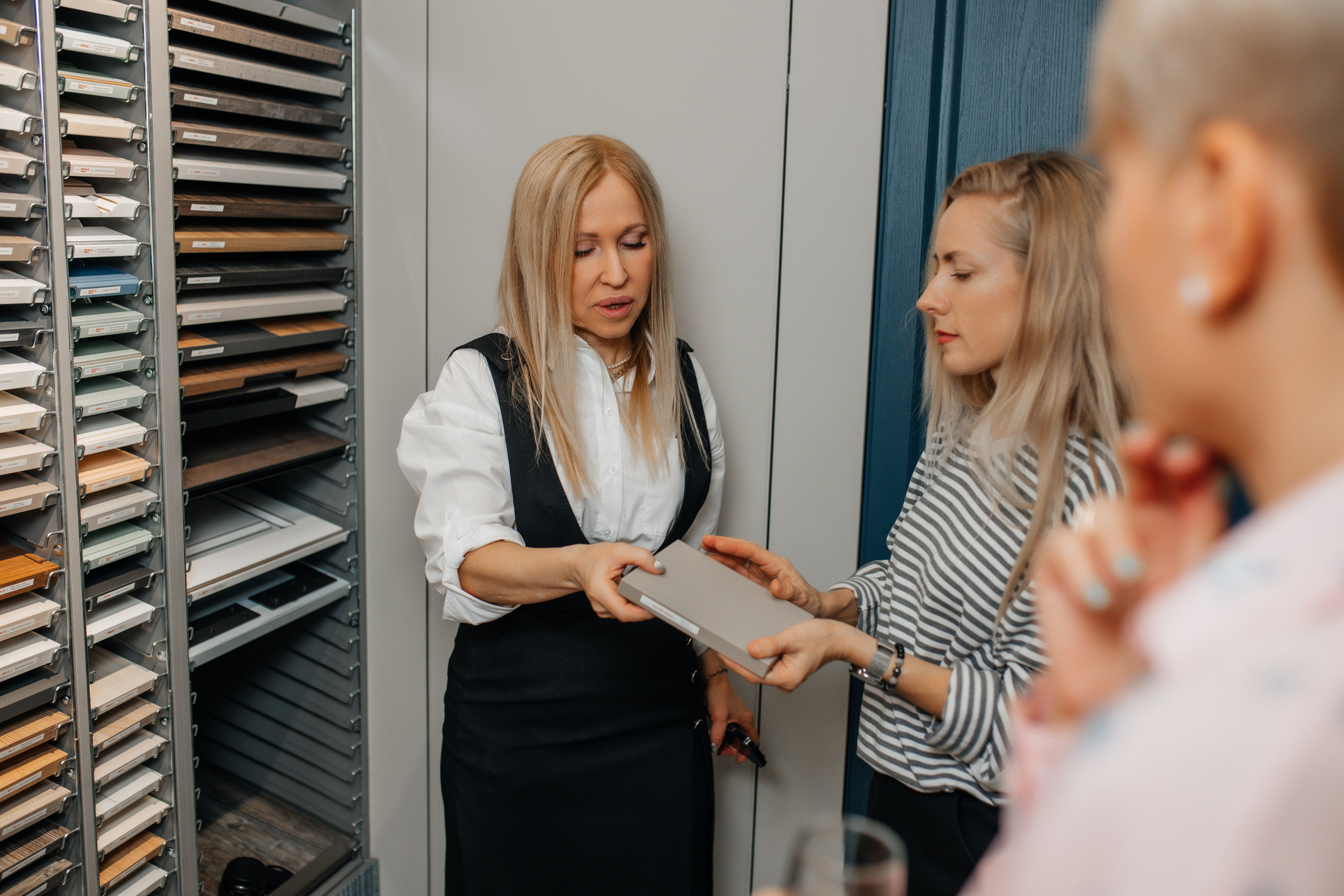 ОТКРЫТИЕ САЛОНА МЕБЕЛИ «МАРИЯ». Фотограф Аркадий Самошкин