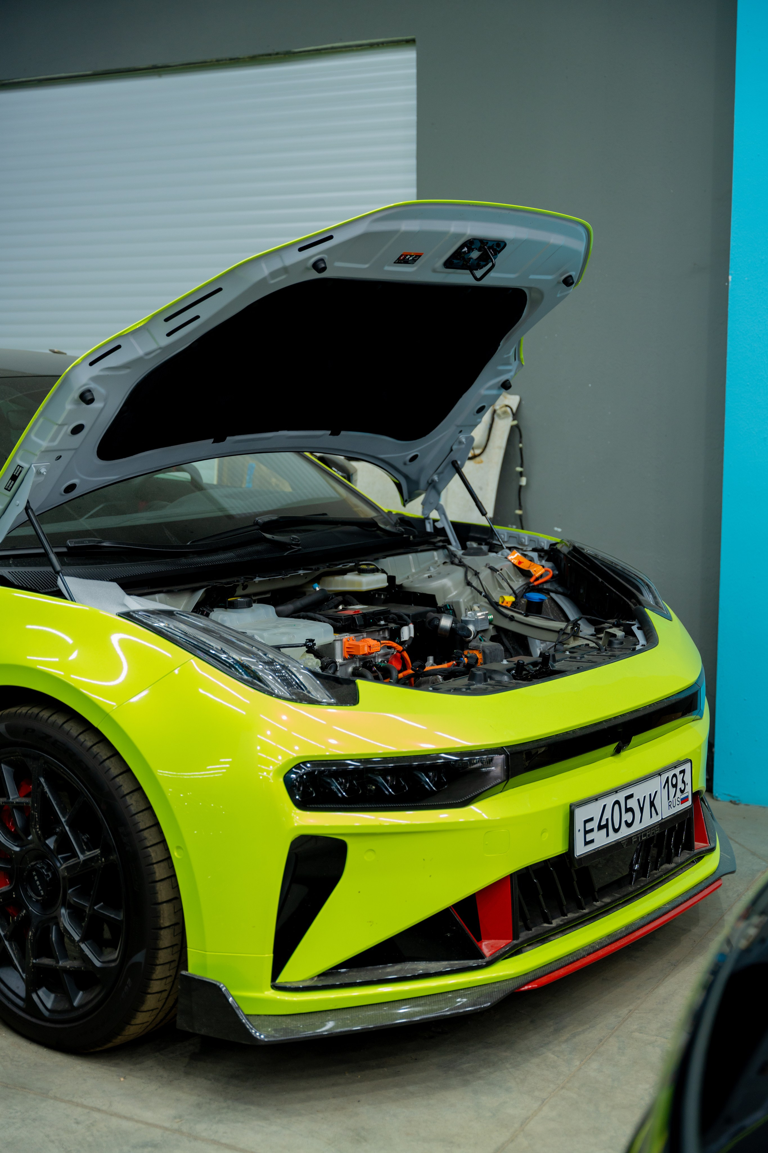 Интерьерная фотосъемка автосалона Elrus в Краснодаре. Zeekr, LiXiang Профессиональная фотосъемка интерьера премиум-автосалона в Краснодаре. Шедевры для Вас! Фотограф и Видеограф в Краснодаре Пахиев Руслан