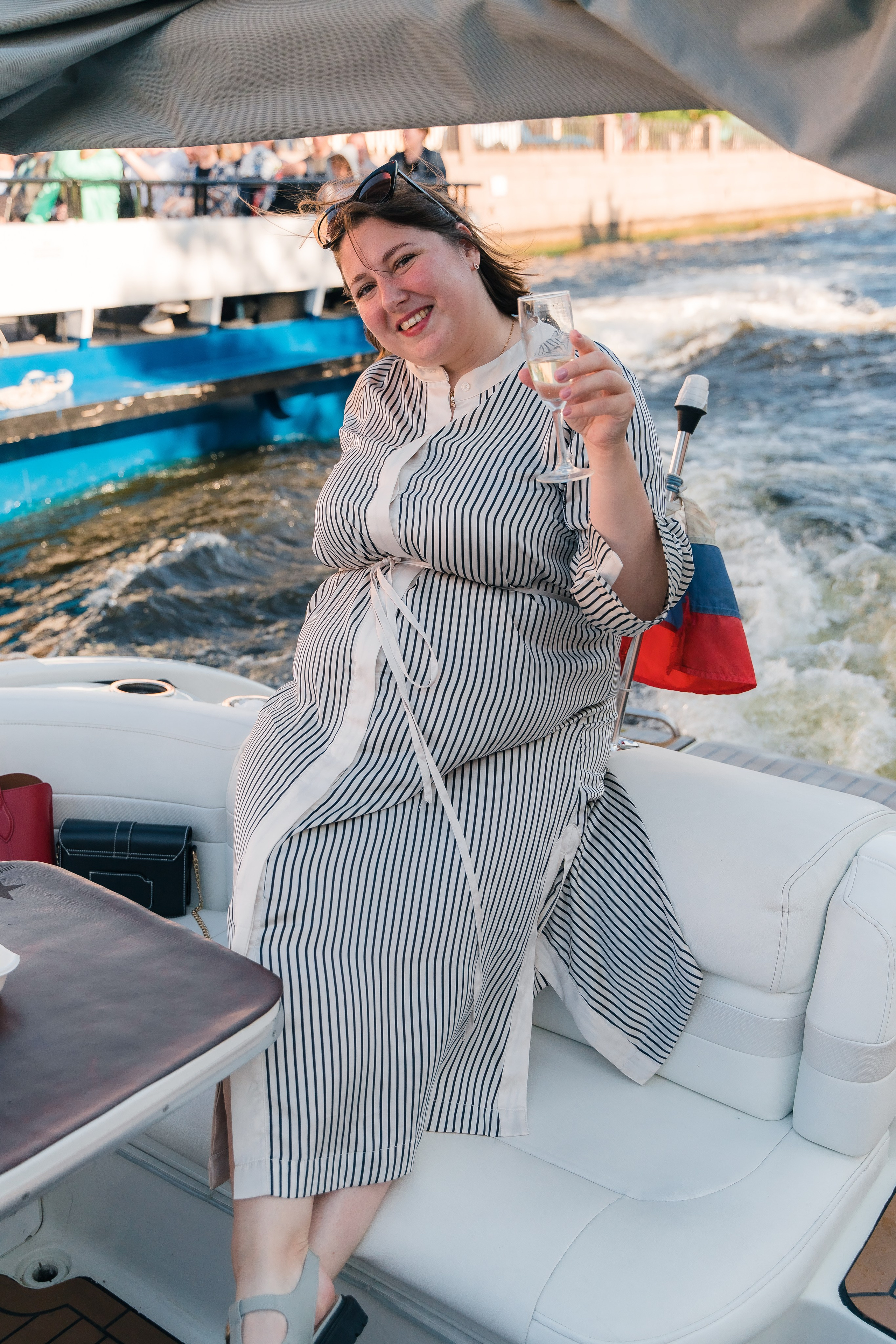 Фотосъемка девичника, встреча девушек, веселые женские портреты