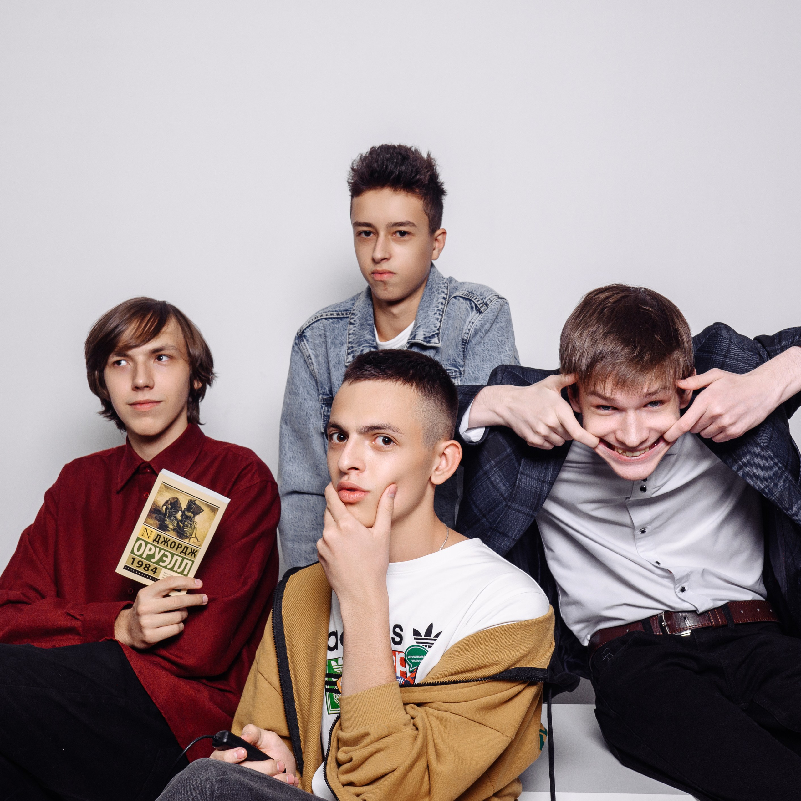 Альбомы в ФотоСтудии SelfieBox. НеФотоАльбом — выпускные альбомы Абакан Минусинск Черногорск Хакасия