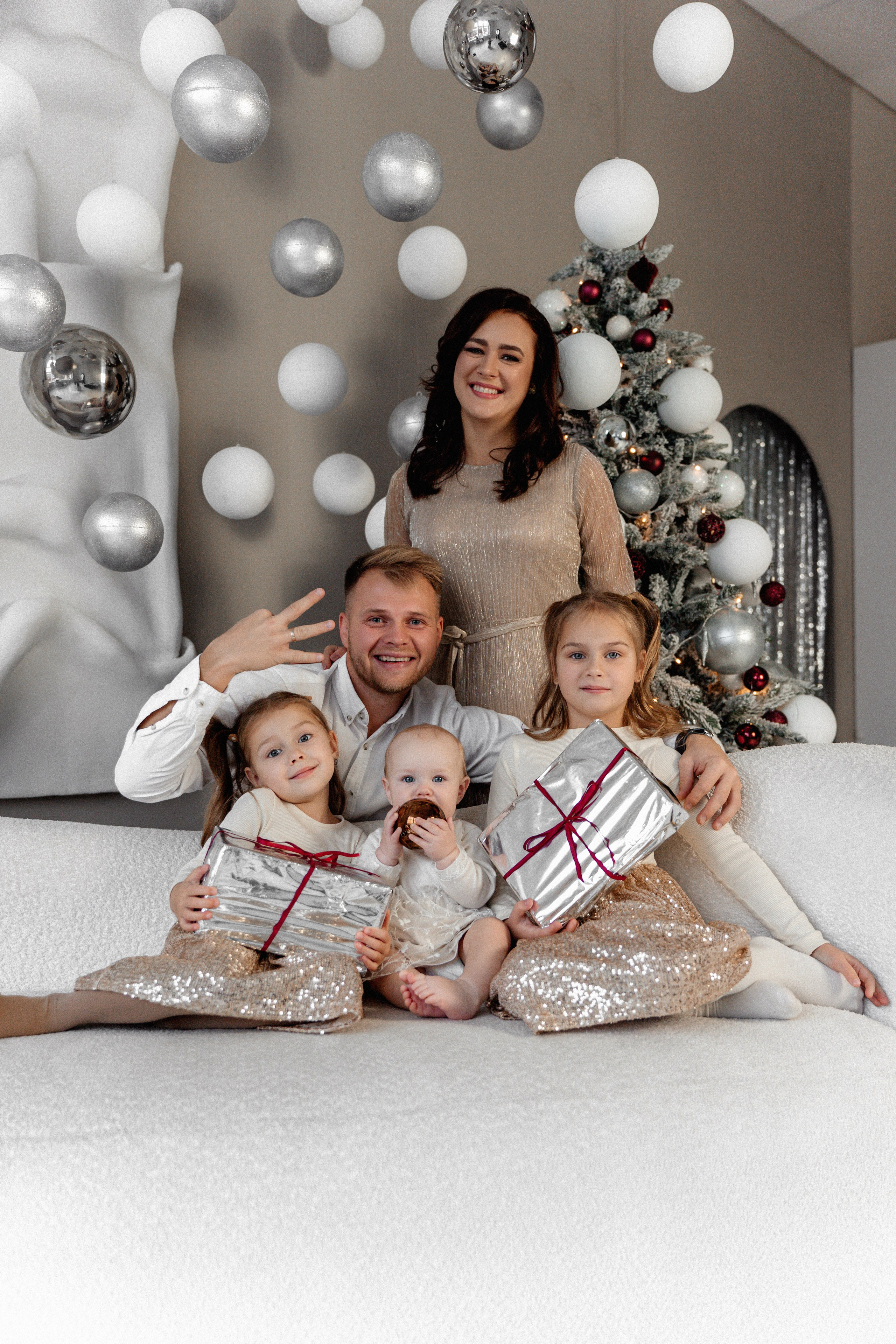 Новогоднее волшебство большой дружной семьи. Ваш семейный фотограф в Минске — Вика Трегубова