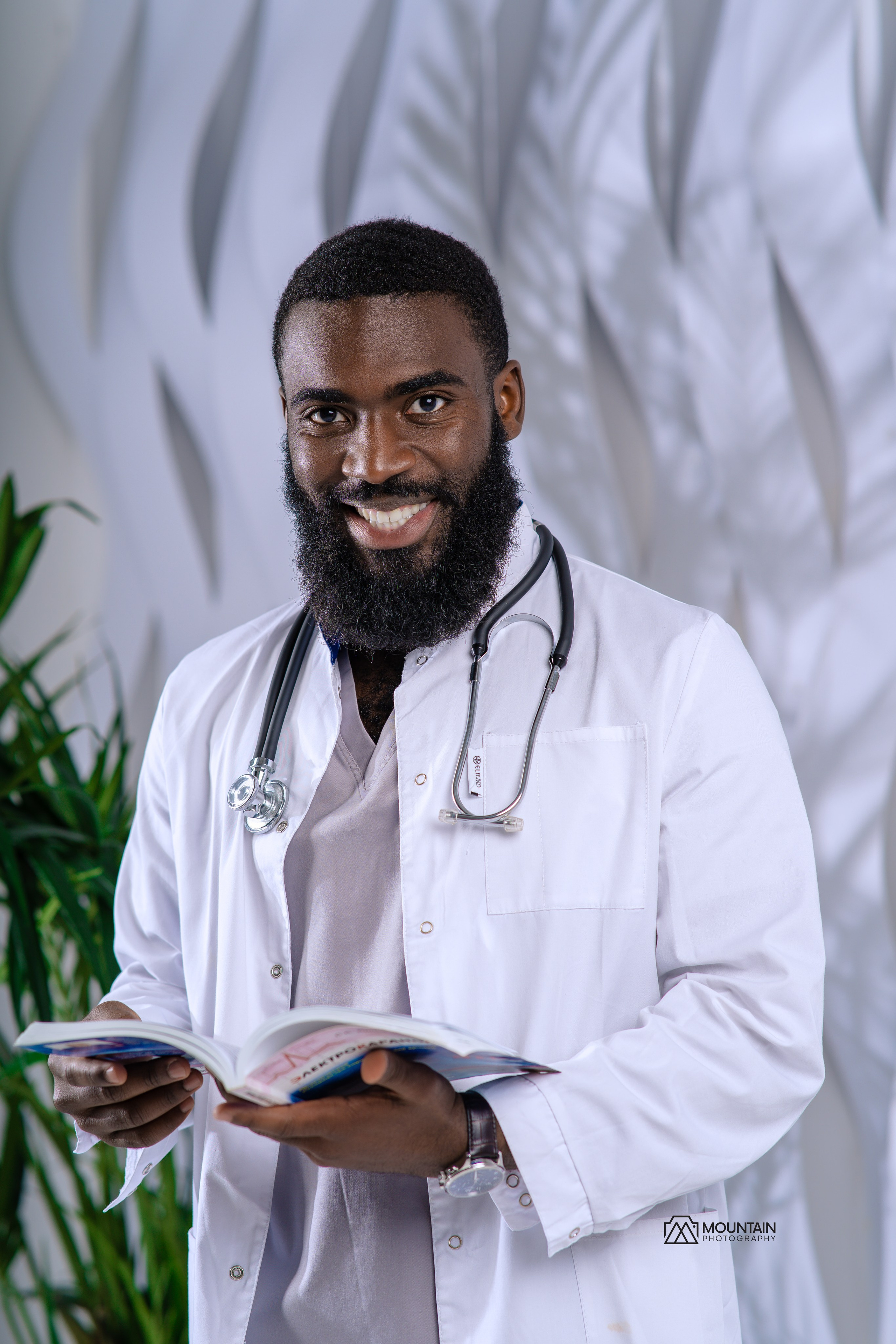 Doctors Graduation. Я занимаюсь событийной, свадебной, товарной, студийной… фотографией