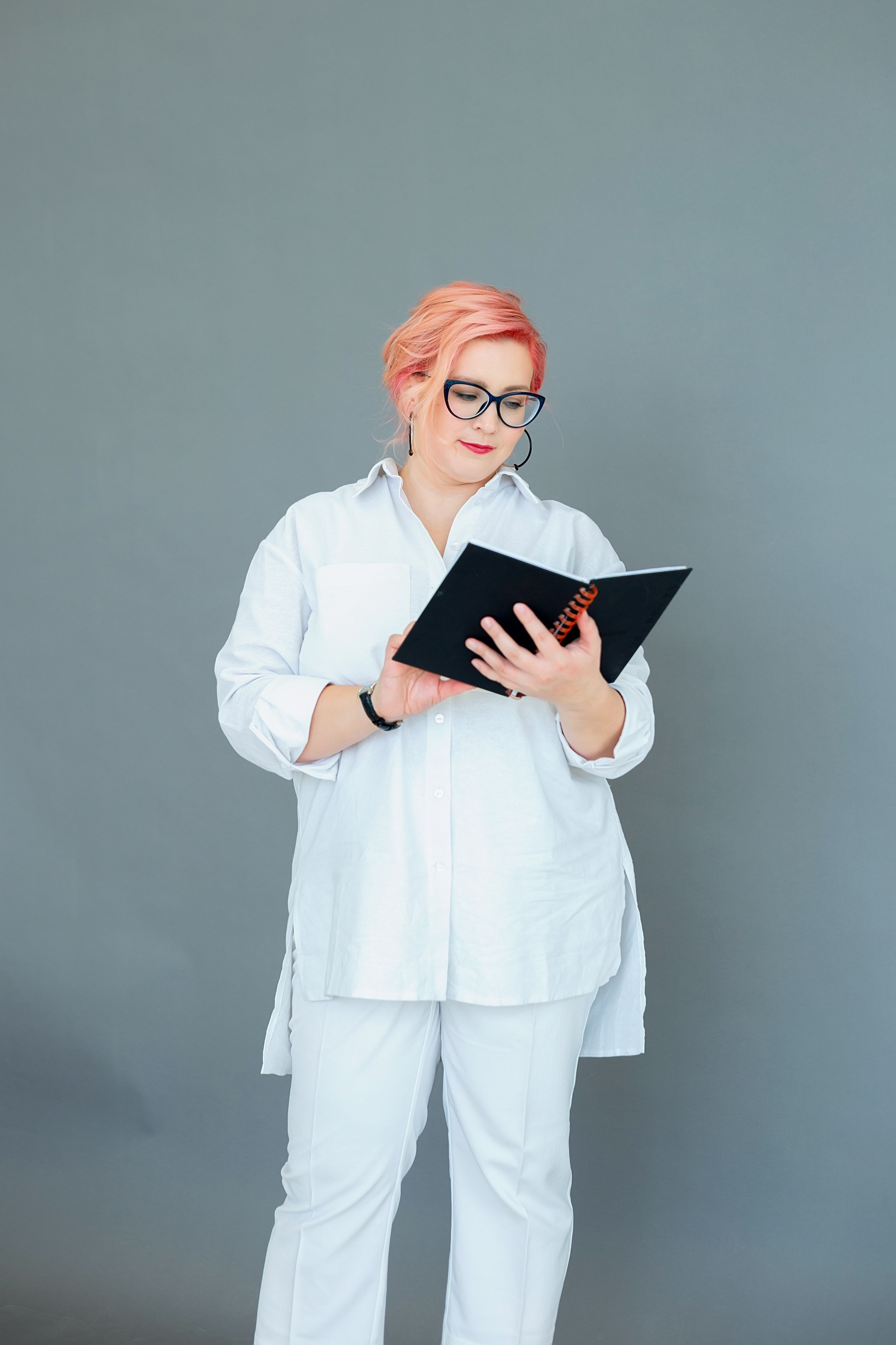 Профессиональные фото для коуча в СПб, яркие портреты для привлечения клиентов. Портретные фотосессии, контент-съемки, репортаж