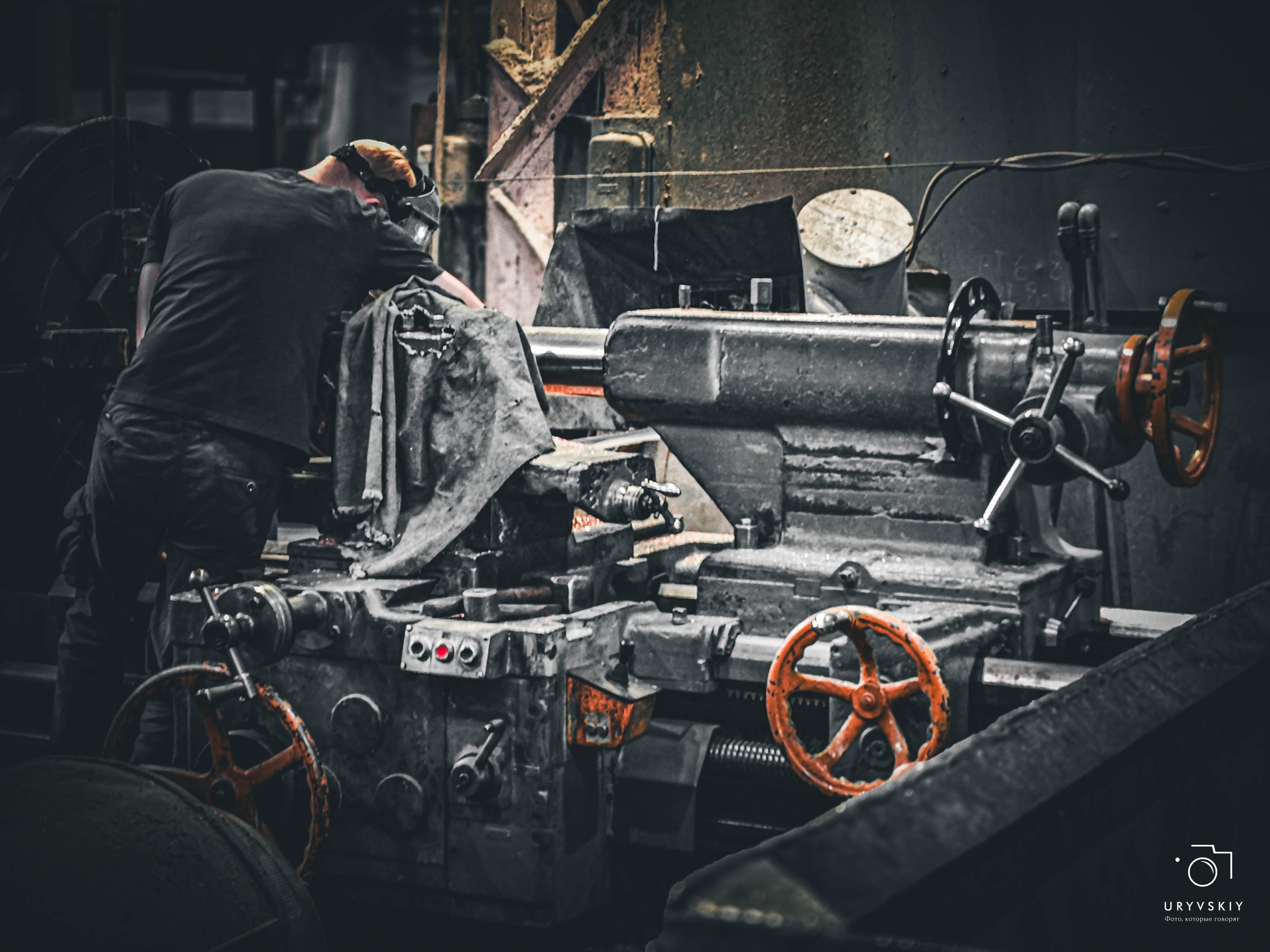 Красноярский электровагоноремонтный завод. Игорь Урывский. Фотограф Красноярск