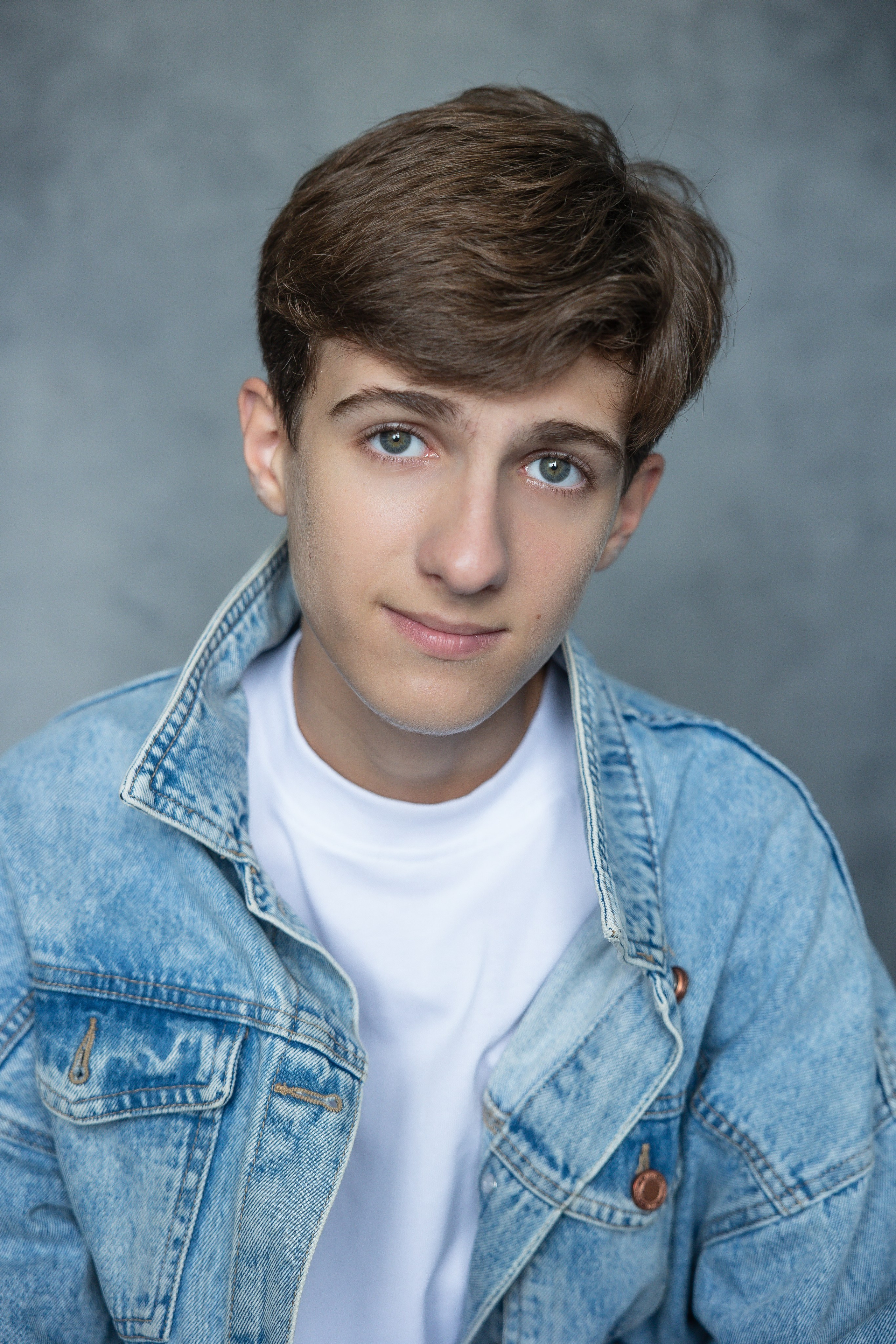 АРТЁМ. Я фотограф из Москвы к Вашим услугам