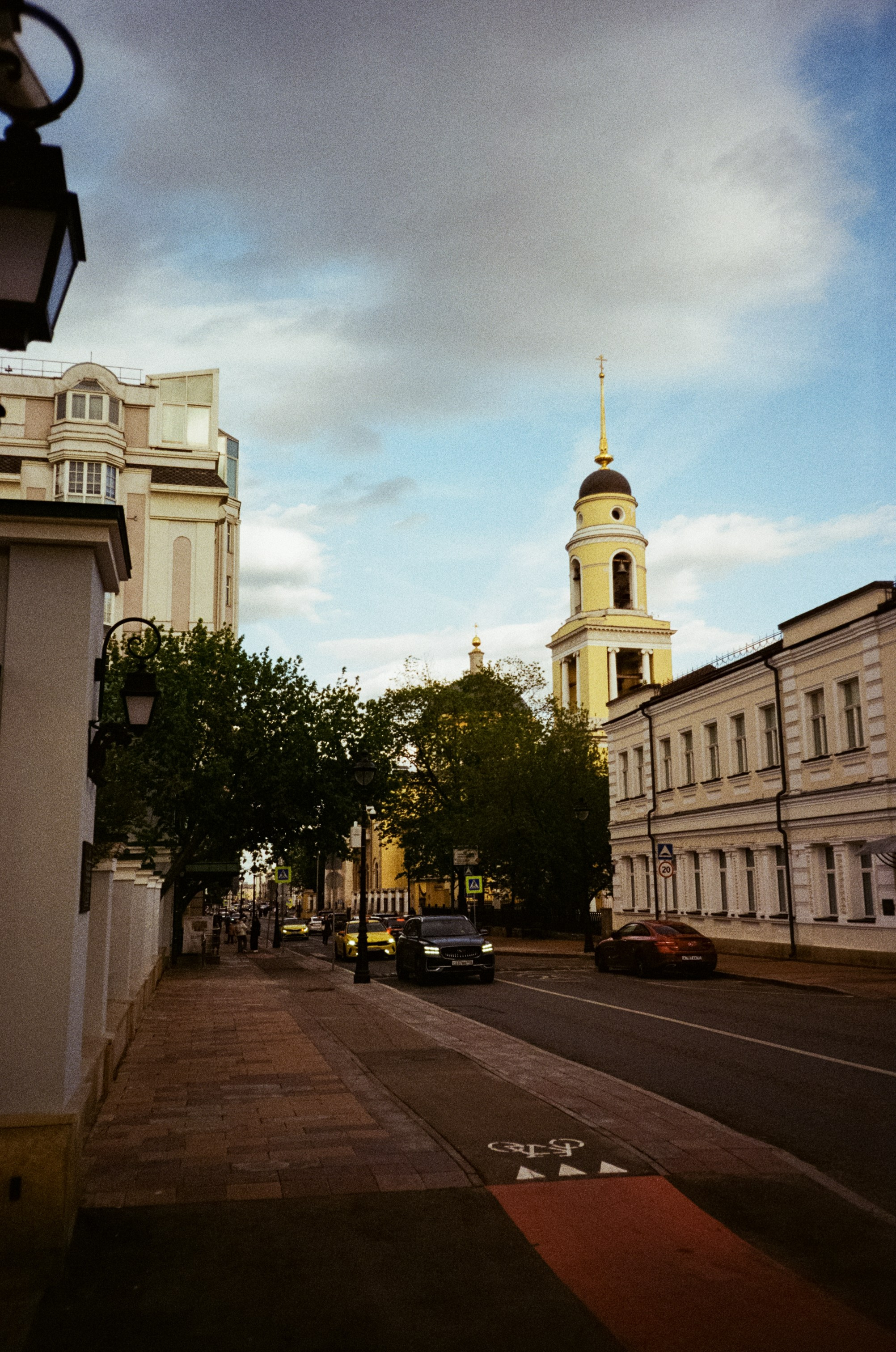 Ул. Малая и Большая Никитская | Ricoh R1 | Fujifilm Fujicolor C200