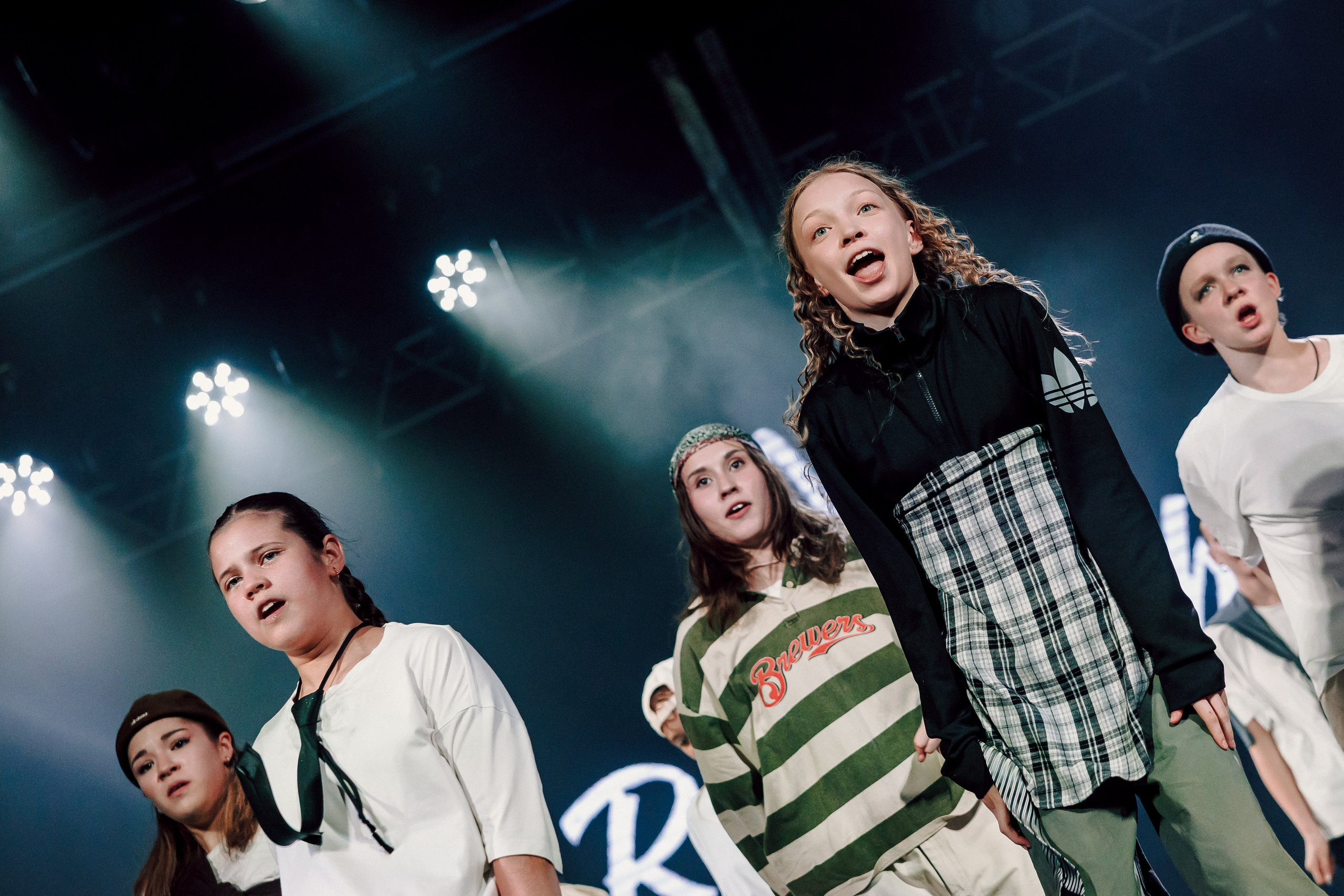 Отчётный концерт танцевальной школы «Red Rabbits» 2025. Лёшка Варзегов — фотограф