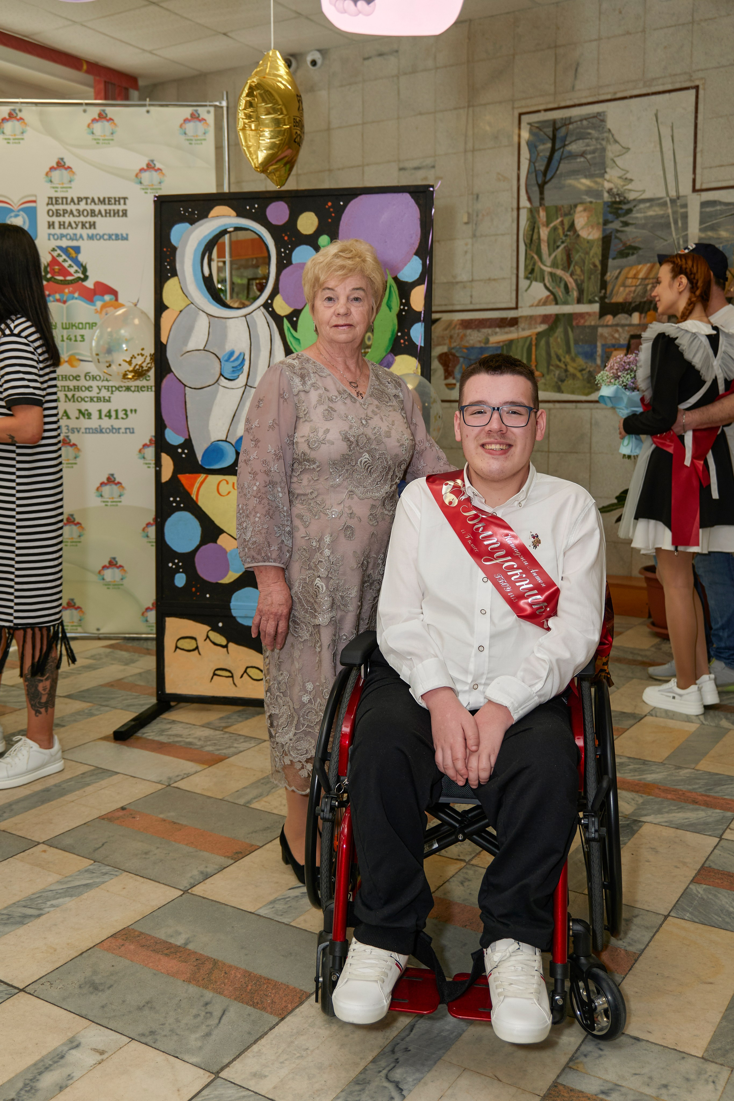 Последний звонок школа 1413. Детский и семейный фотограф г. Москва Оксана Катаджи