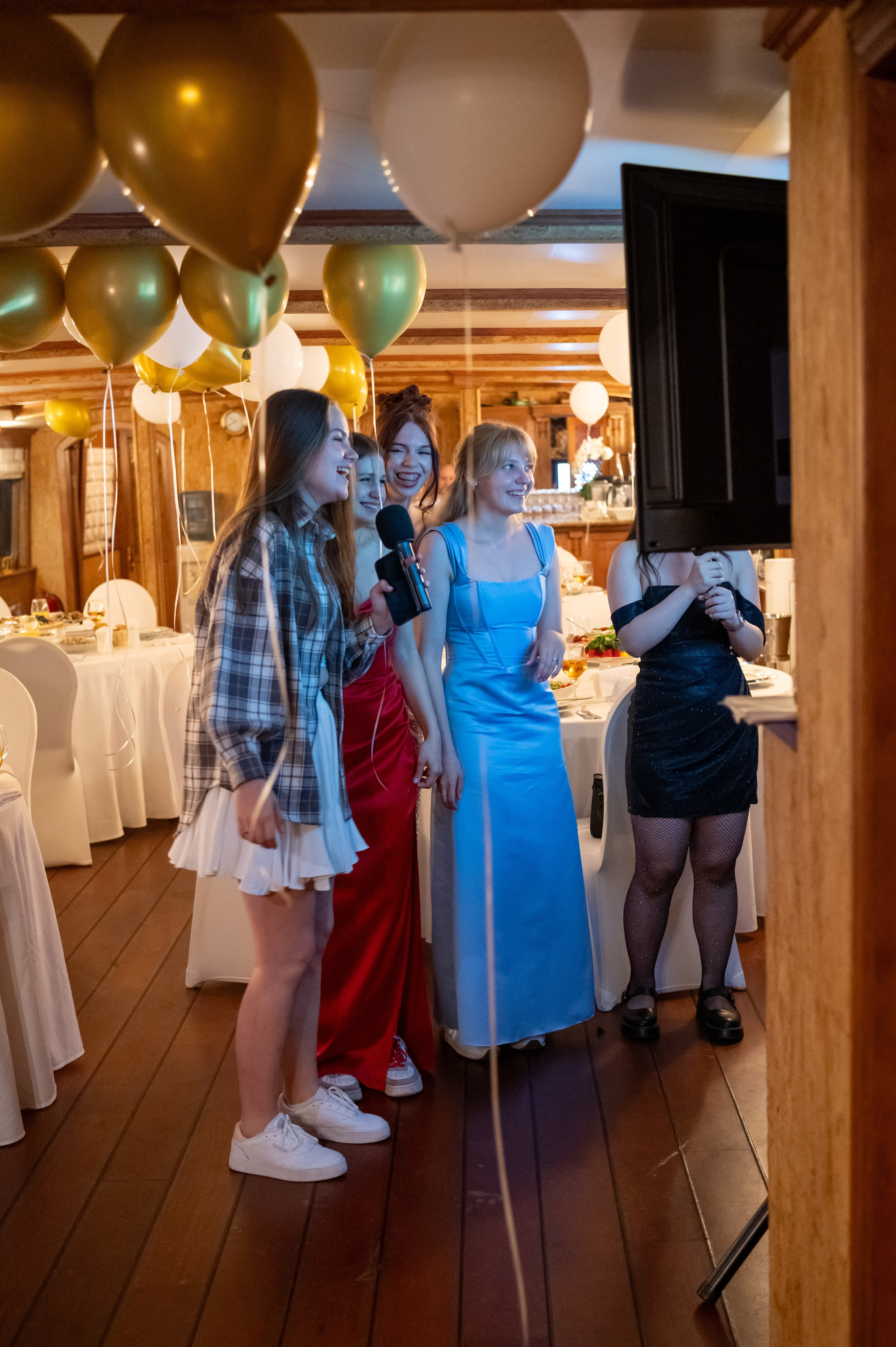 Выпускной вечер 11 класс на теплоходе. Детский и семейный фотограф г. Москва Оксана Катаджи