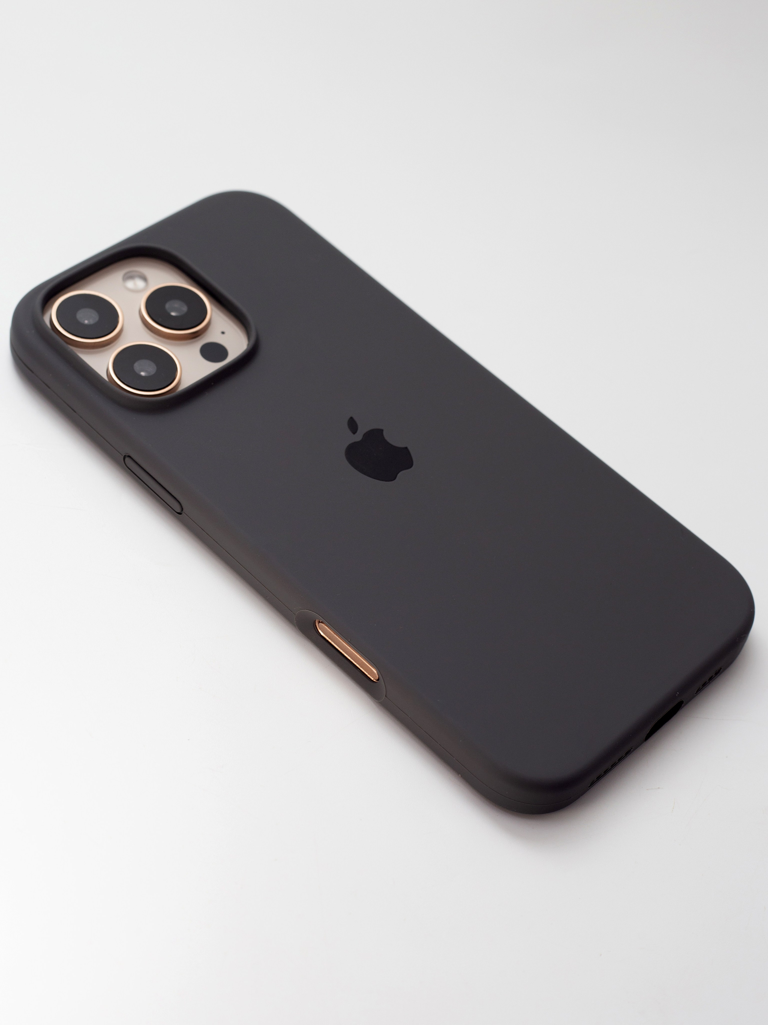 Чехлы на айфон. Фотограф для различных событий, проектов, маркетплейсов, сайтов и мероприятий в Екатеринбурге