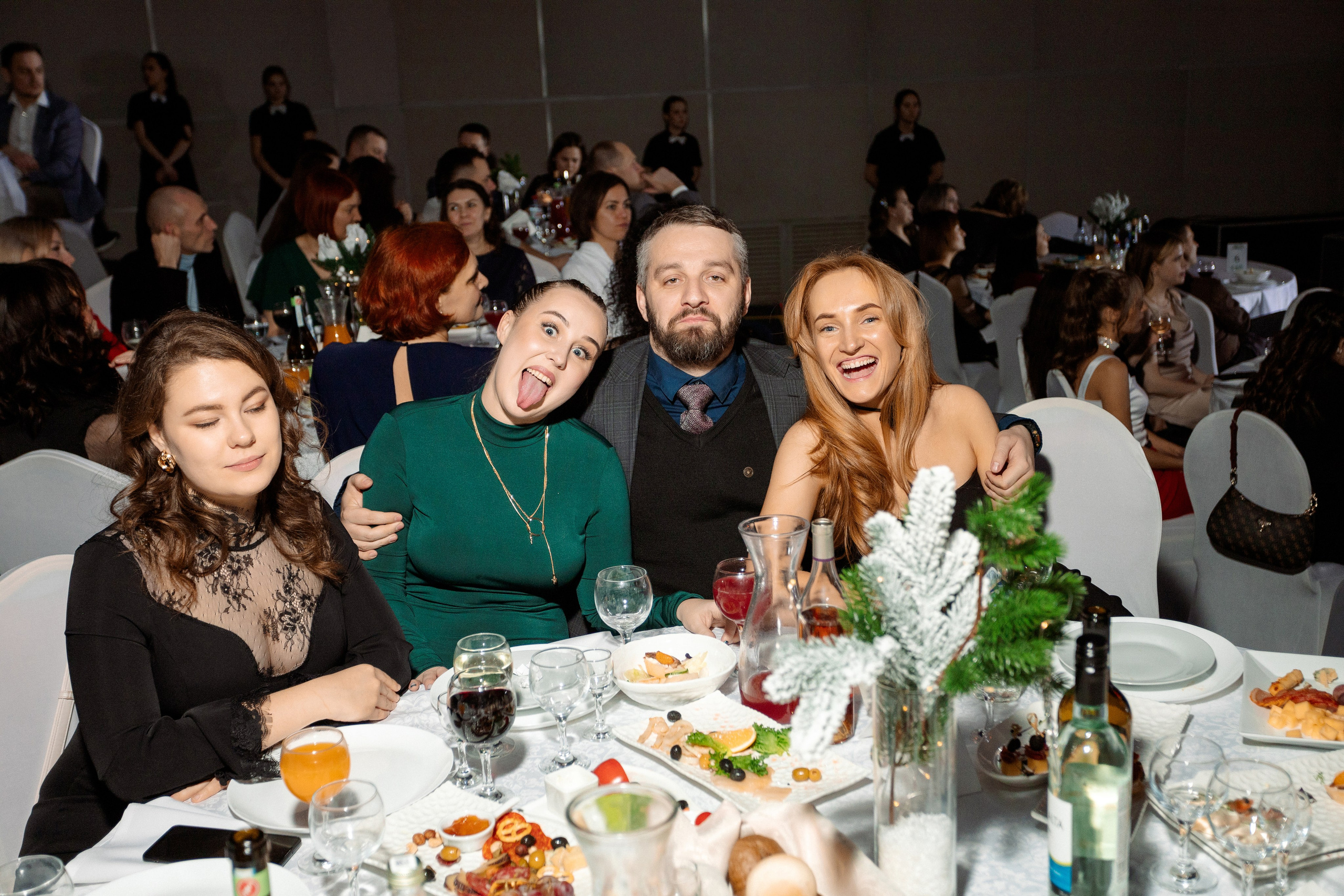 РЕПОРТАЖ: НОВЫЙ ГОД В ДК МЕТАЛЛУРГ. Профессиональный фотограф в Ижевске Леша Петров