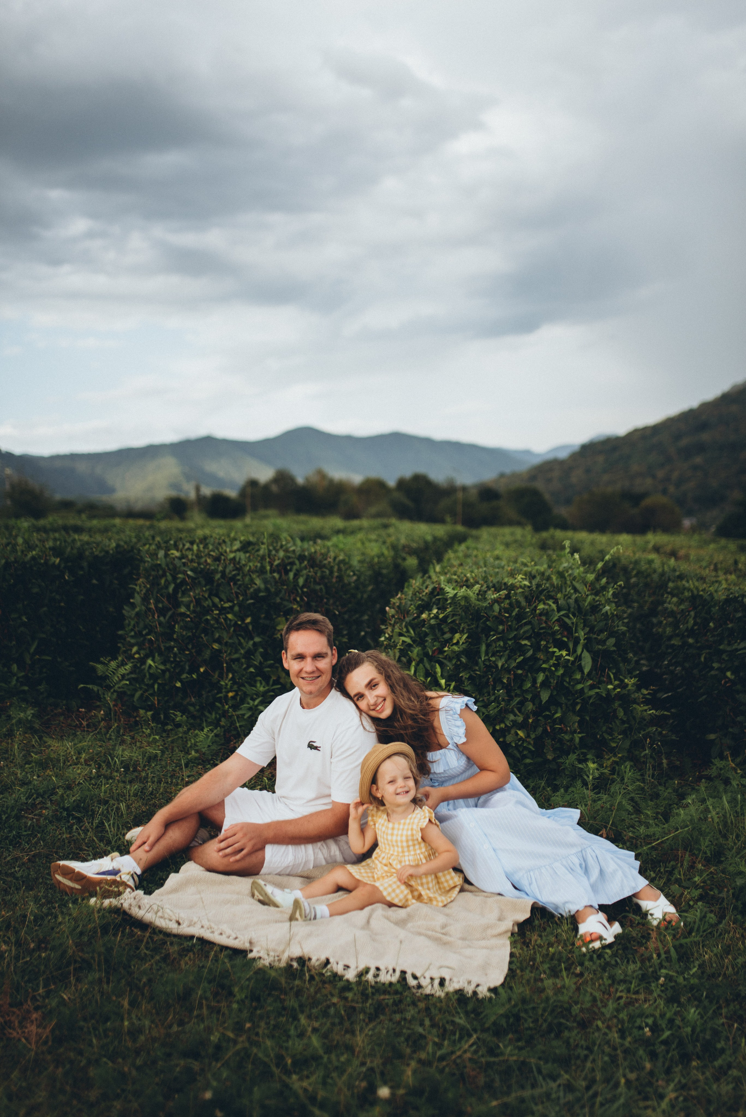 Семейная фотосессия на чайной плантации Сочи. Фотограф в Сочи — Маргарита Поганова