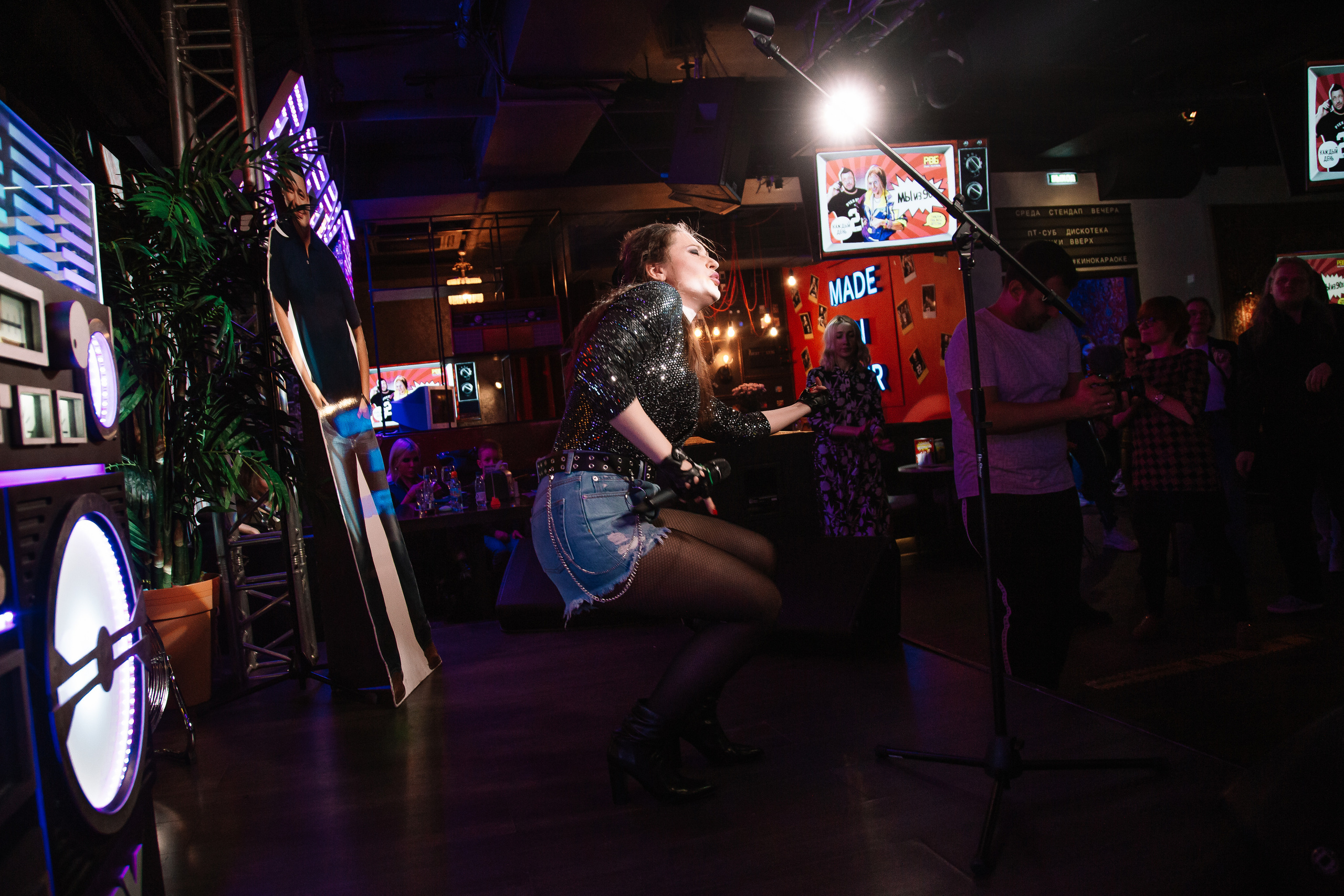 Руки в Верх бар. Свадебный Семейный Репортажный фотограф в Москве