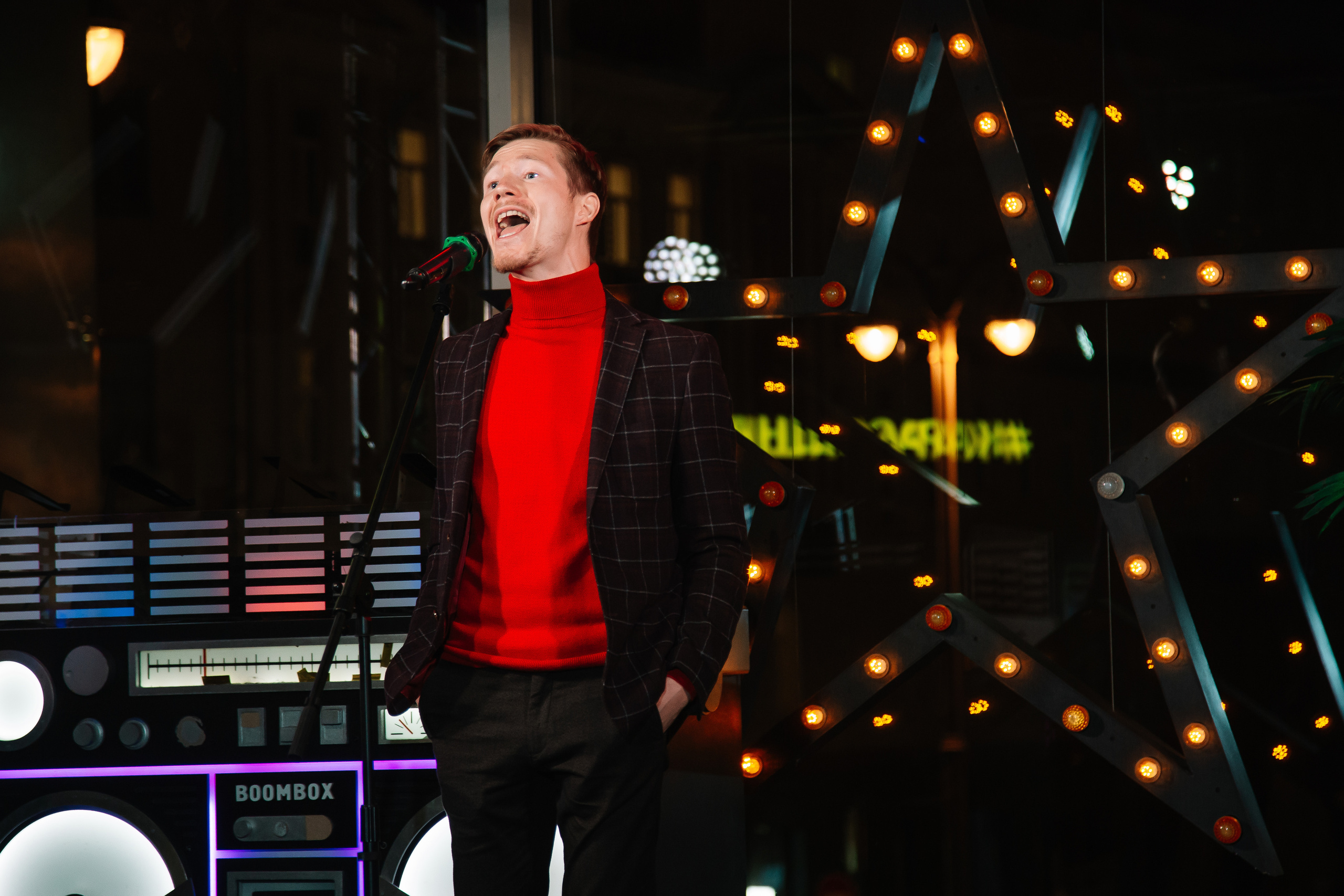 Руки в Верх бар. Свадебный Семейный Репортажный фотограф в Москве