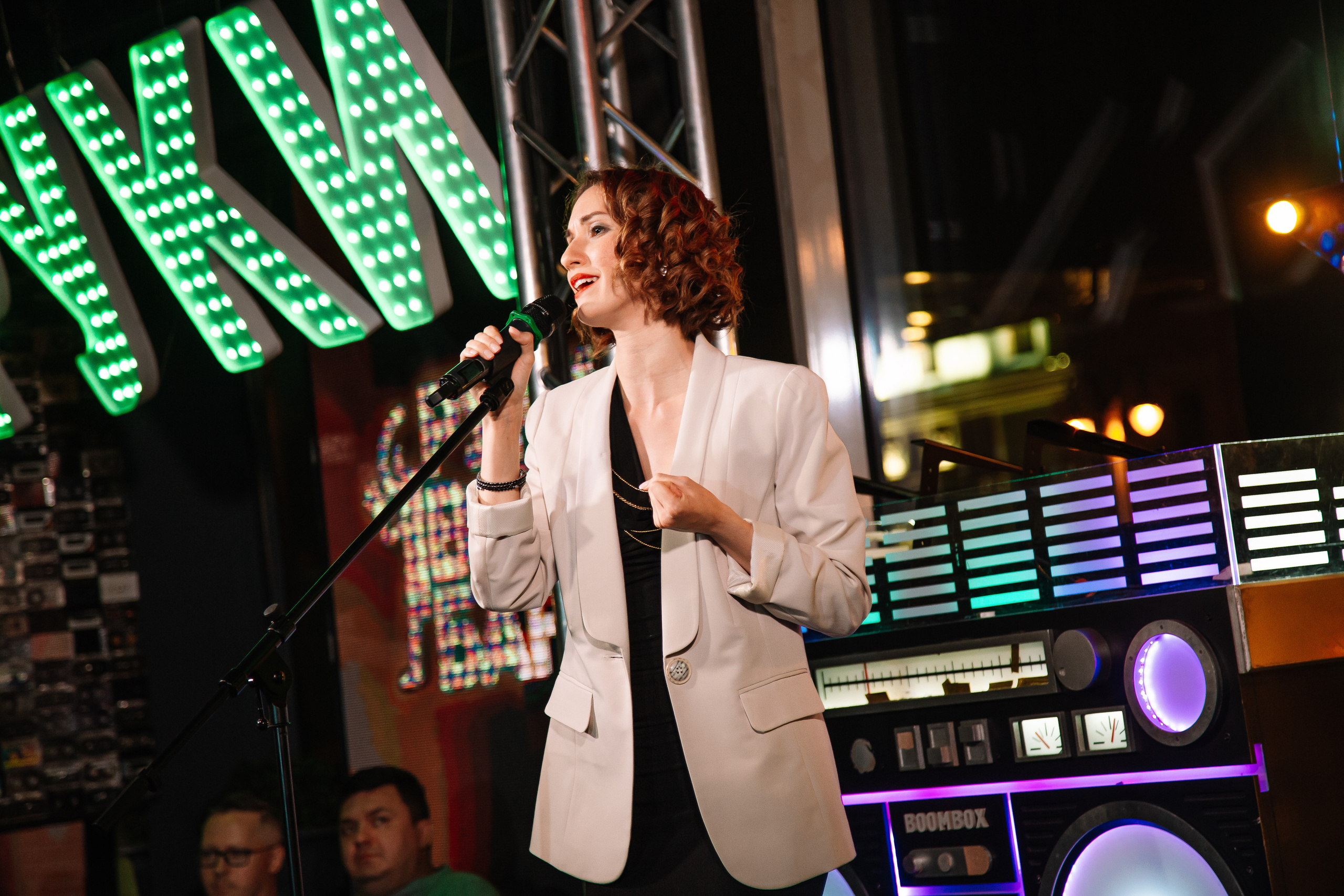 Руки в Верх бар. Свадебный Семейный Репортажный фотограф в Москве