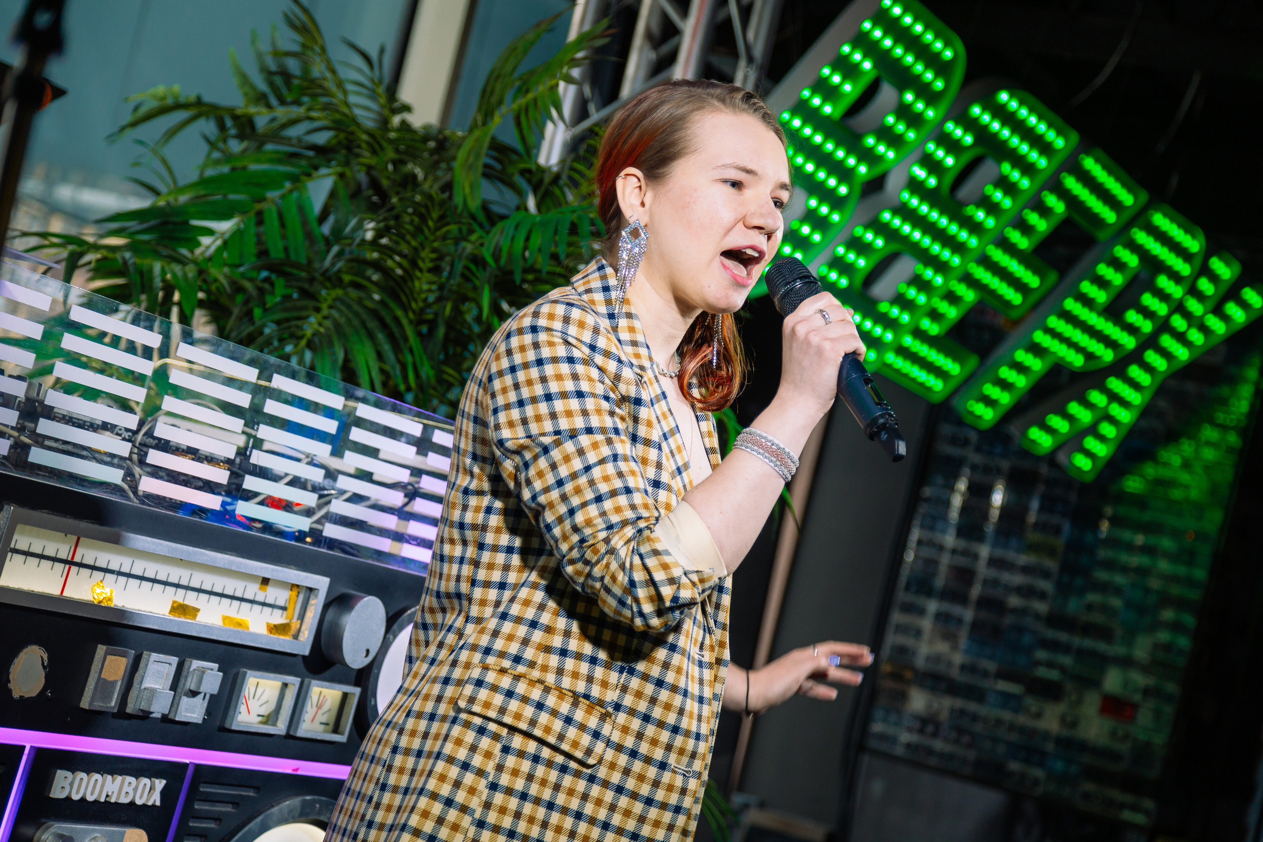 Руки в Верх бар. Свадебный Семейный Репортажный фотограф в Москве