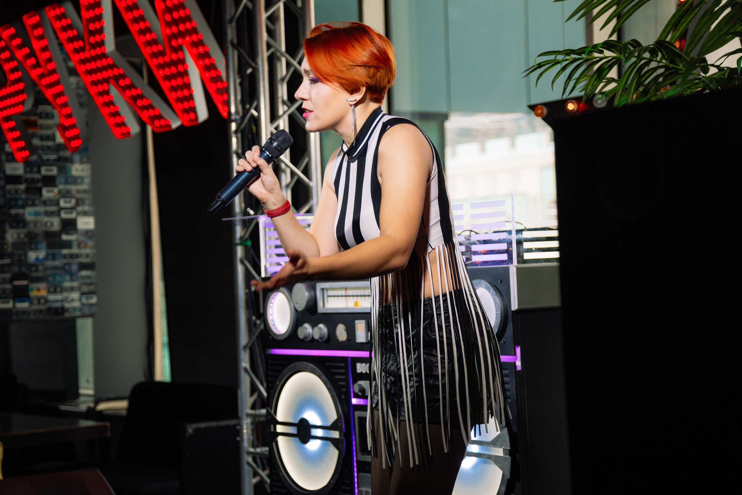 Руки в Верх бар. Свадебный Семейный Репортажный фотограф в Москве