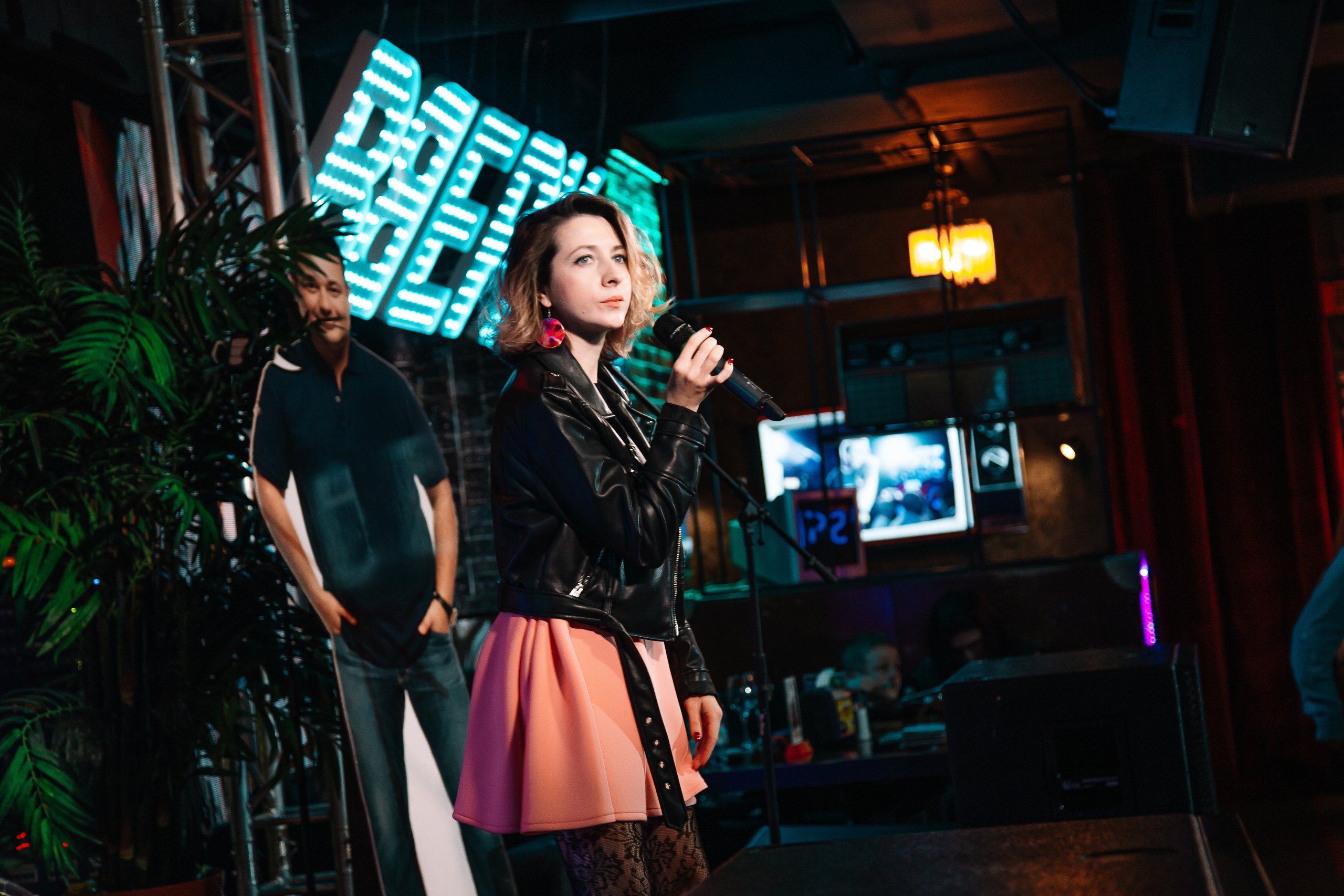 Руки в Верх бар. Свадебный Семейный Репортажный фотограф в Москве