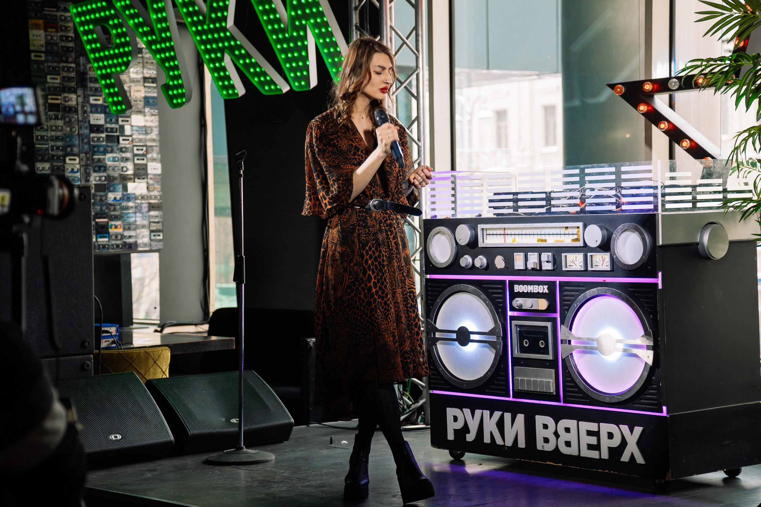 Руки в Верх бар. Свадебный Семейный Репортажный фотограф в Москве