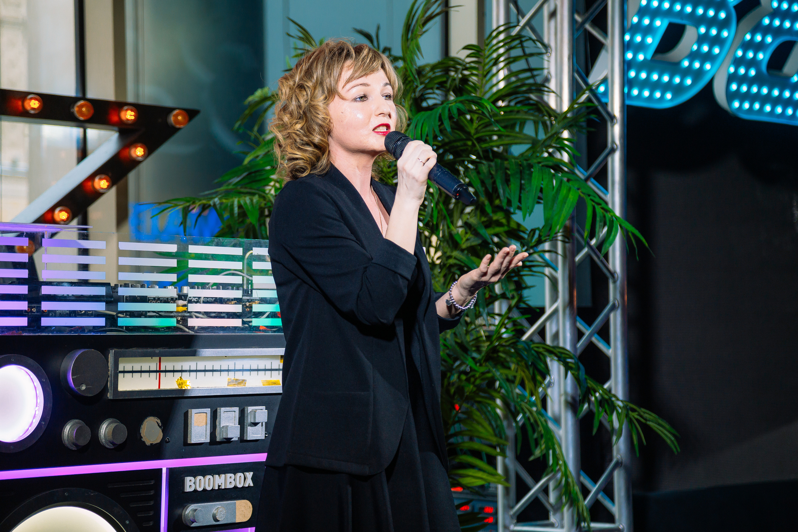 Руки в Верх бар. Свадебный Семейный Репортажный фотограф в Москве