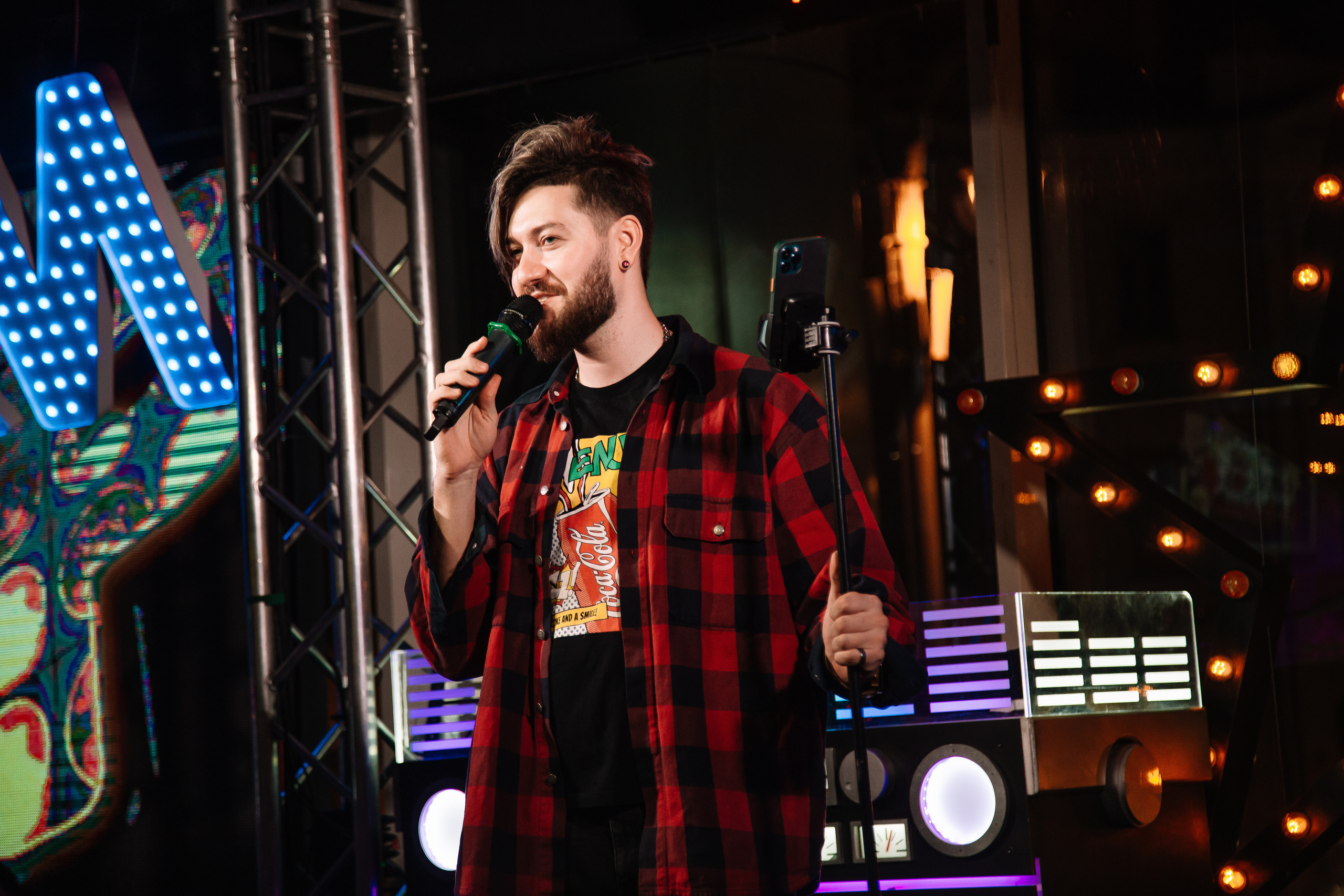 Руки в Верх бар. Свадебный Семейный Репортажный фотограф в Москве