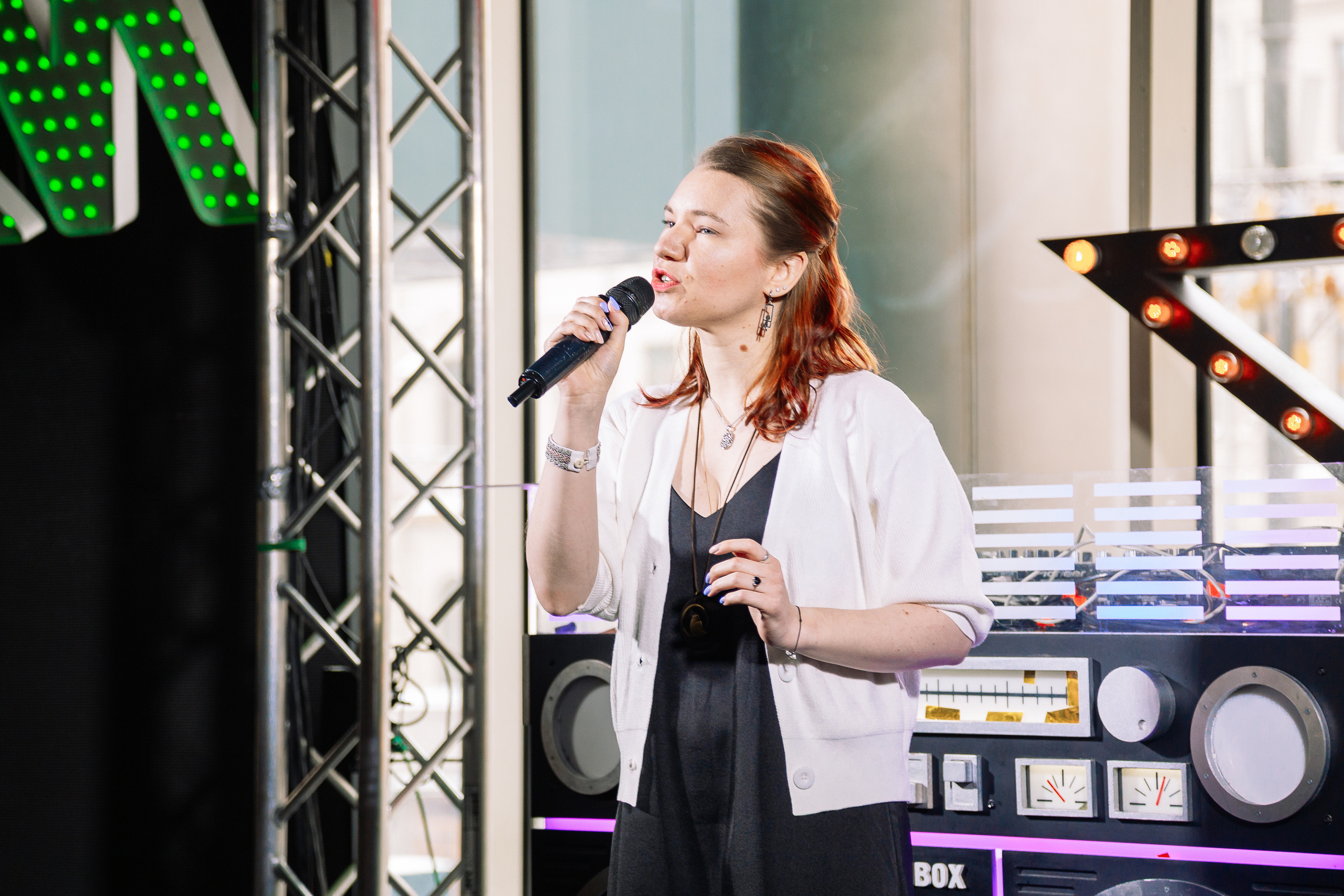 Руки в Верх бар. Свадебный Семейный Репортажный фотограф в Москве