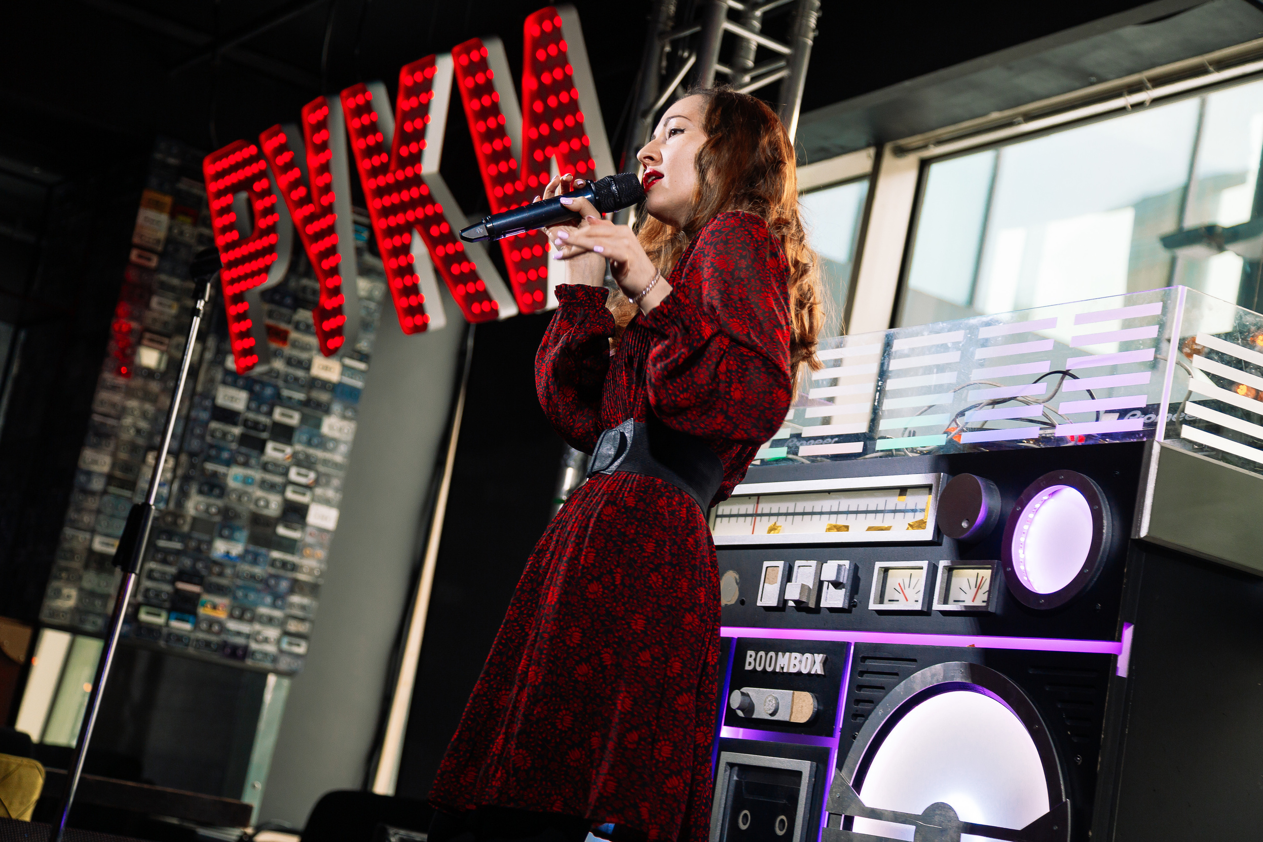 Руки в Верх бар. Свадебный Семейный Репортажный фотограф в Москве