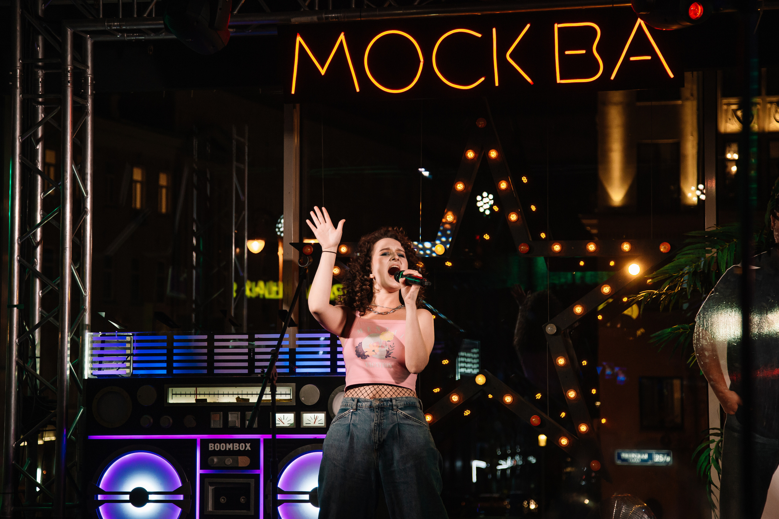 Руки в Верх бар. Свадебный Семейный Репортажный фотограф в Москве