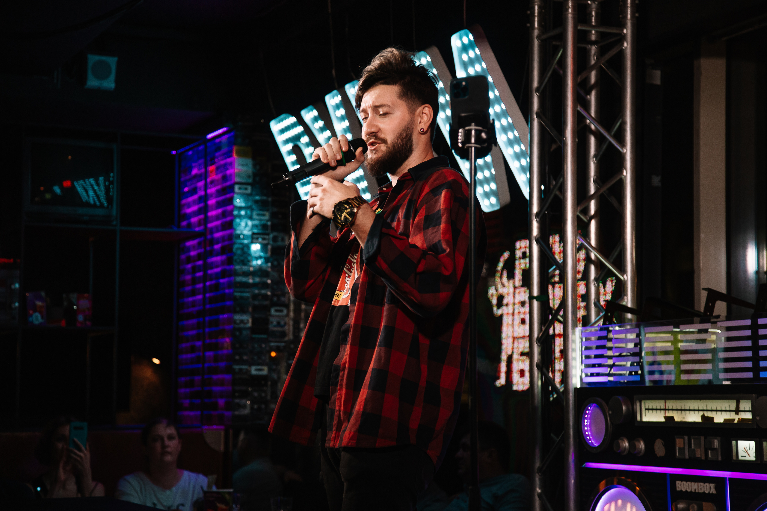 Руки в Верх бар. Свадебный Семейный Репортажный фотограф в Москве