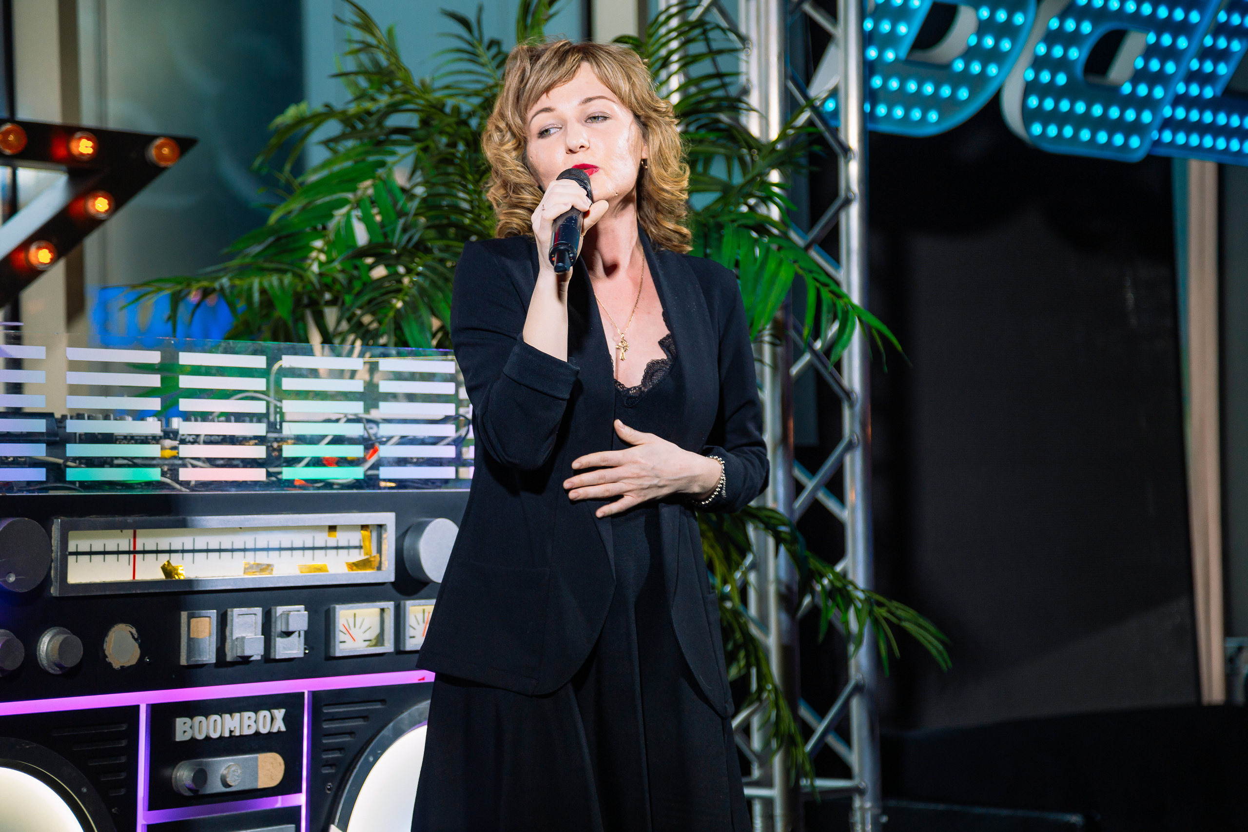 Руки в Верх бар. Свадебный Семейный Репортажный фотограф в Москве