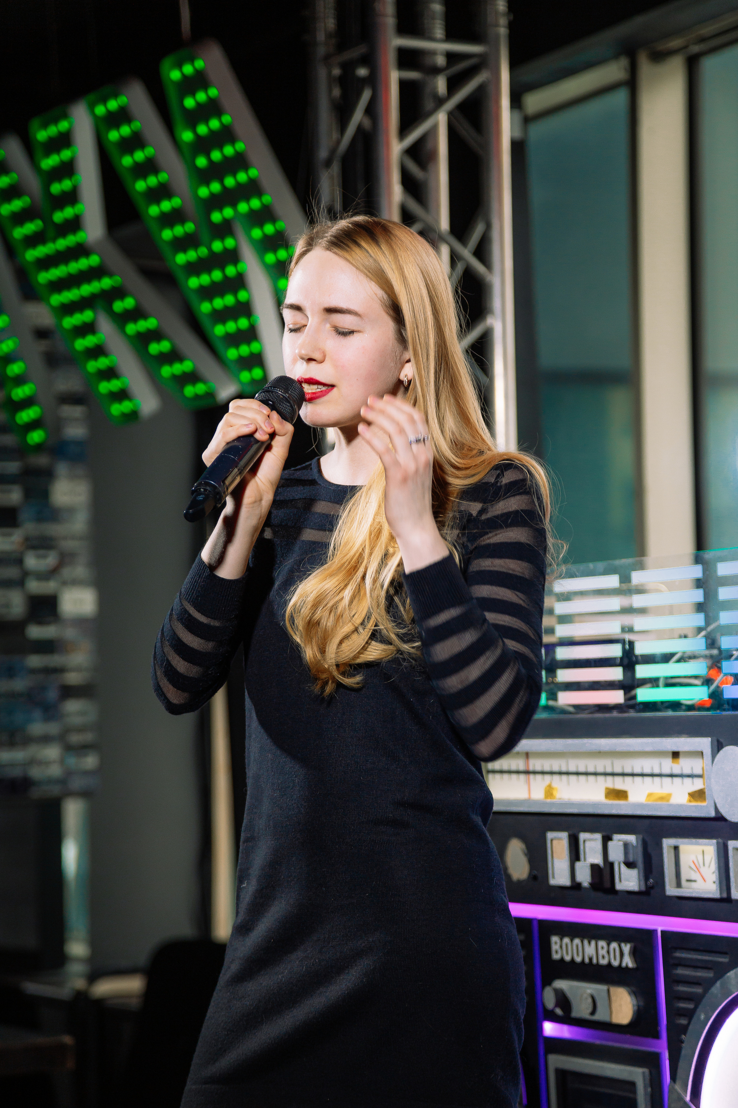 Руки в Верх бар. Свадебный Семейный Репортажный фотограф в Москве