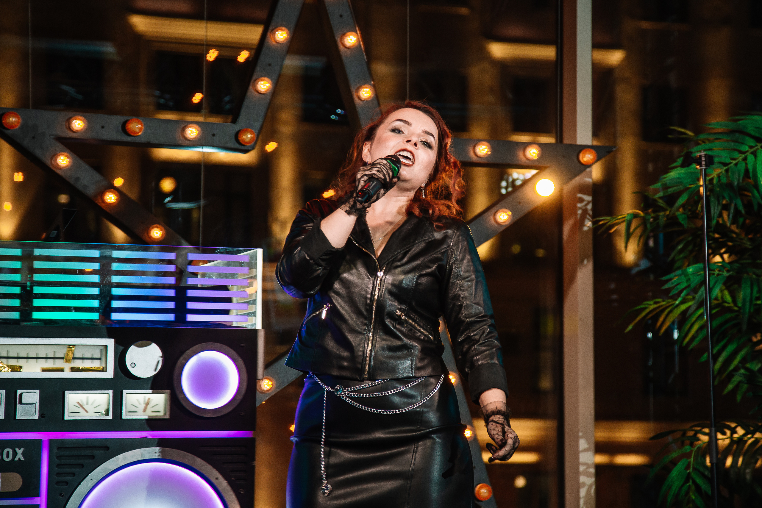 Руки в Верх бар. Свадебный Семейный Репортажный фотограф в Москве