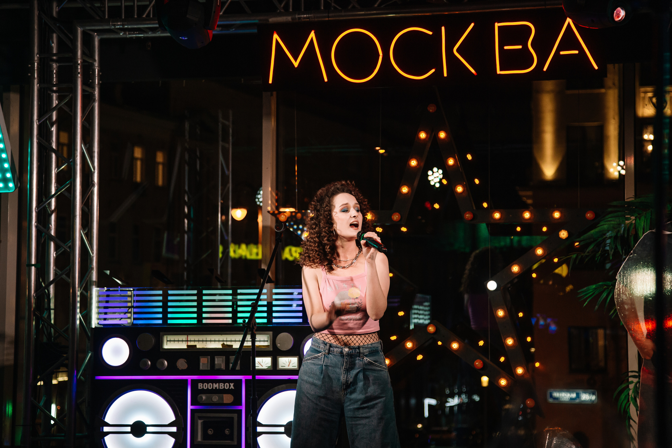 Руки в Верх бар. Свадебный Семейный Репортажный фотограф в Москве