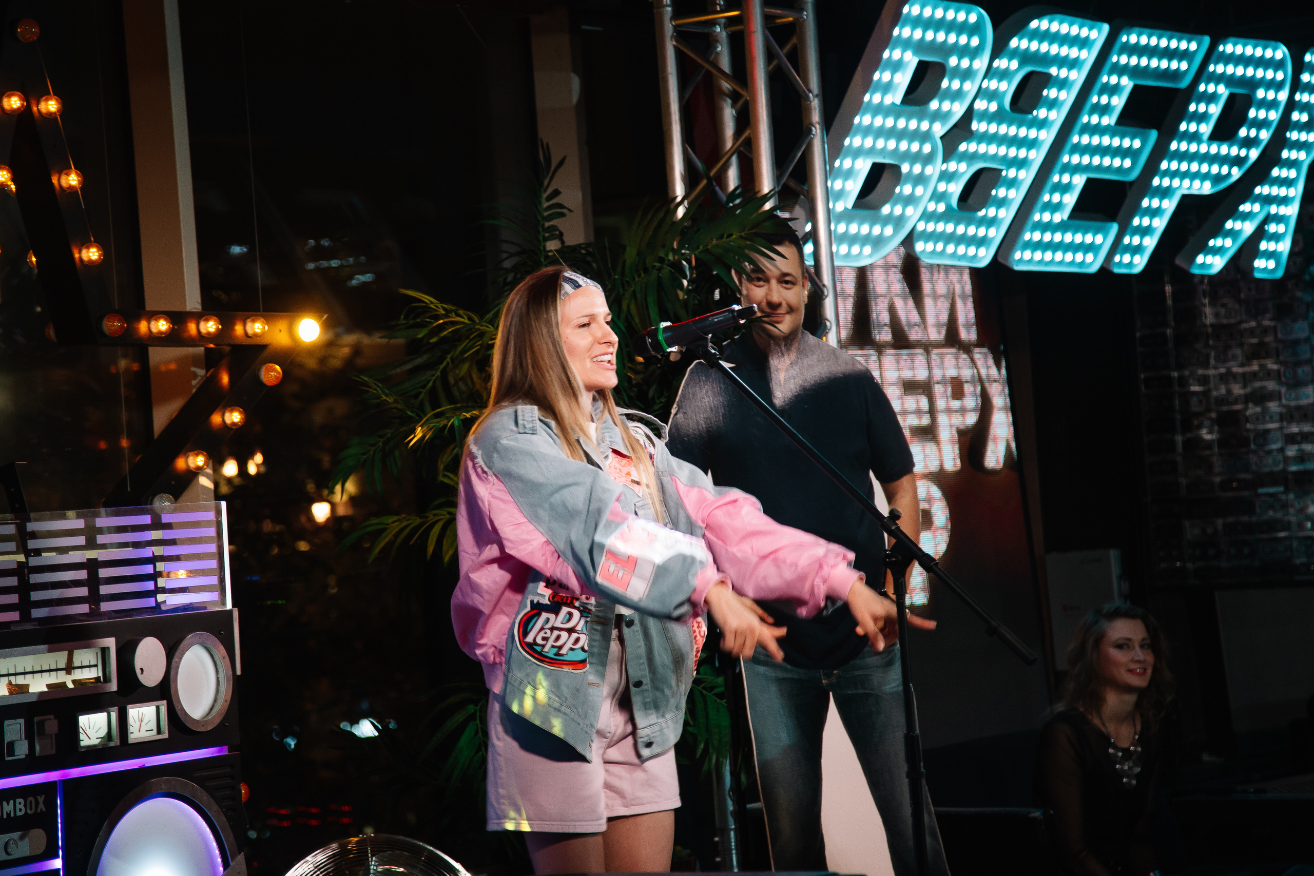 Руки в Верх бар. Свадебный Семейный Репортажный фотограф в Москве