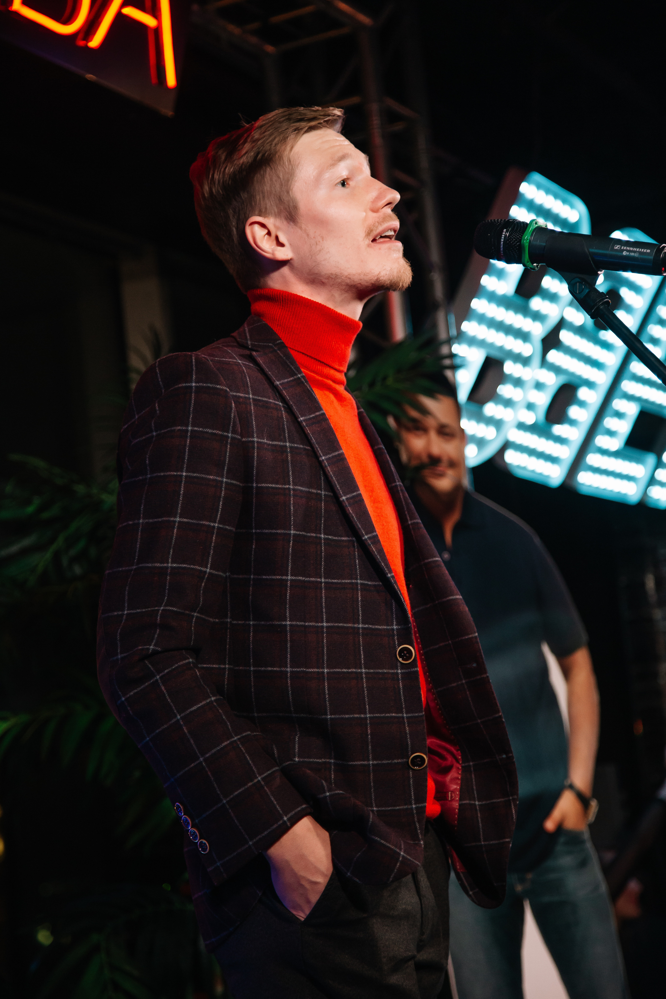 Руки в Верх бар. Свадебный Семейный Репортажный фотограф в Москве