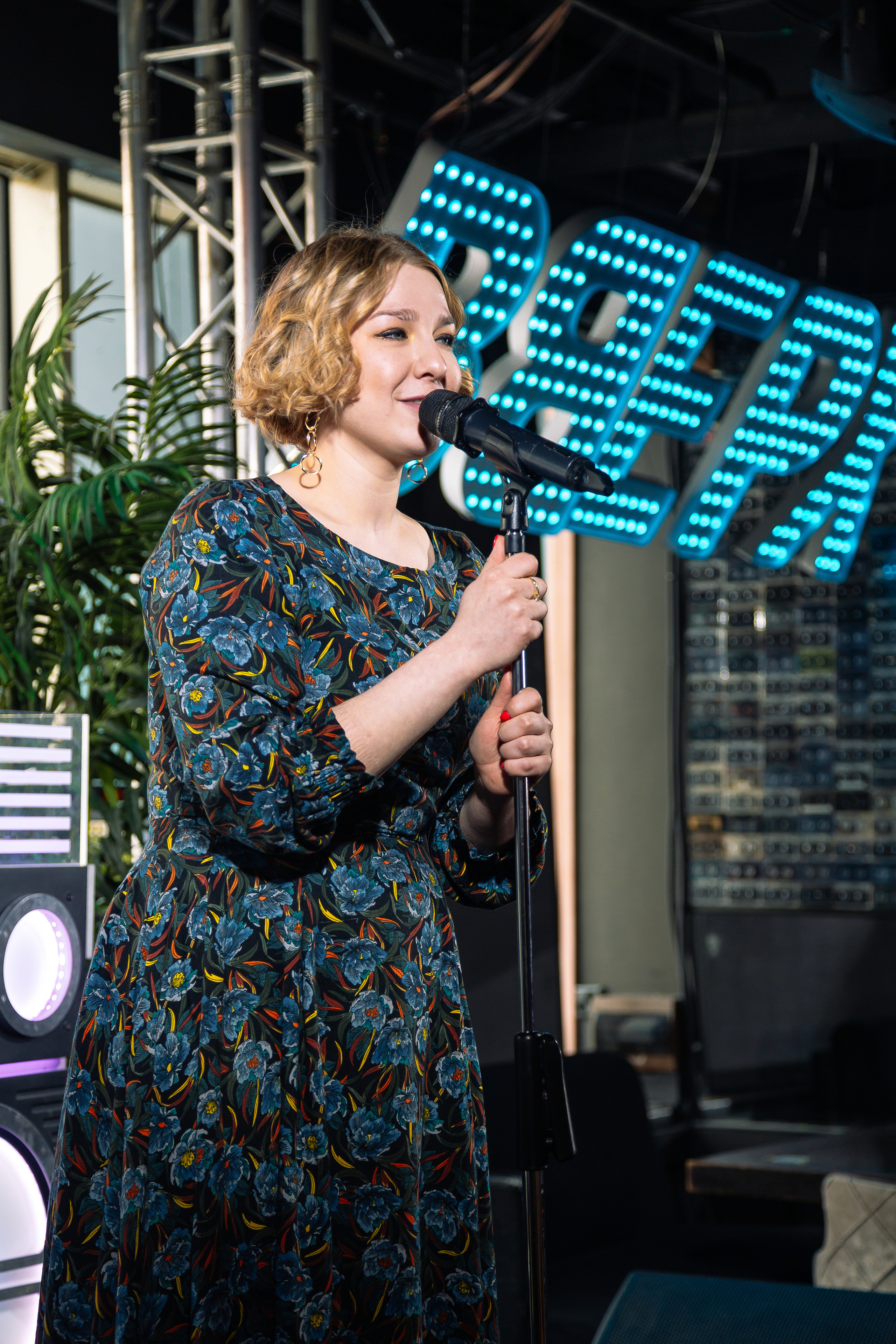 Руки в Верх бар. Свадебный Семейный Репортажный фотограф в Москве