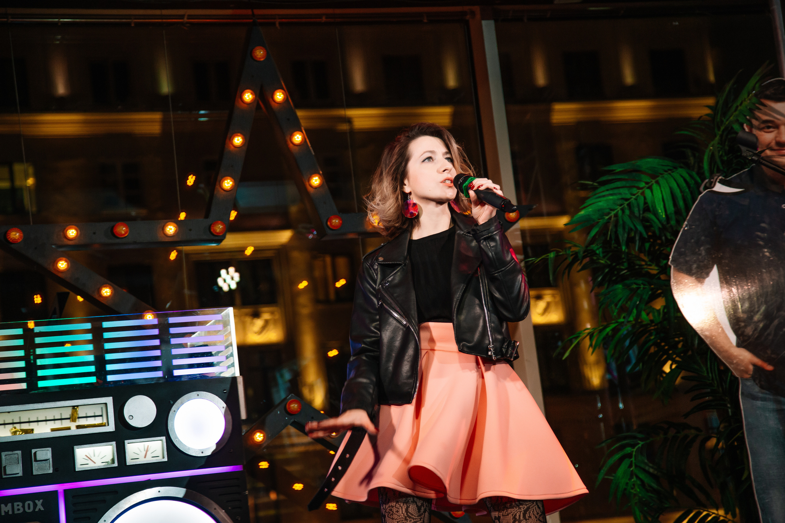 Руки в Верх бар. Свадебный Семейный Репортажный фотограф в Москве